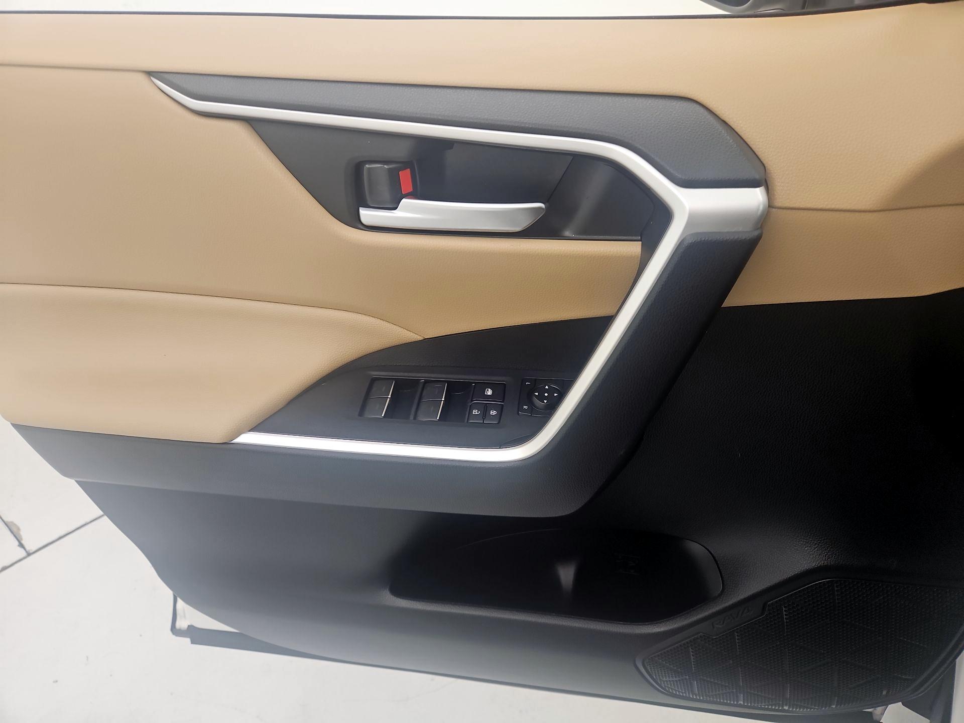 Thumbnail: 2025 Toyota RAV4 - 12