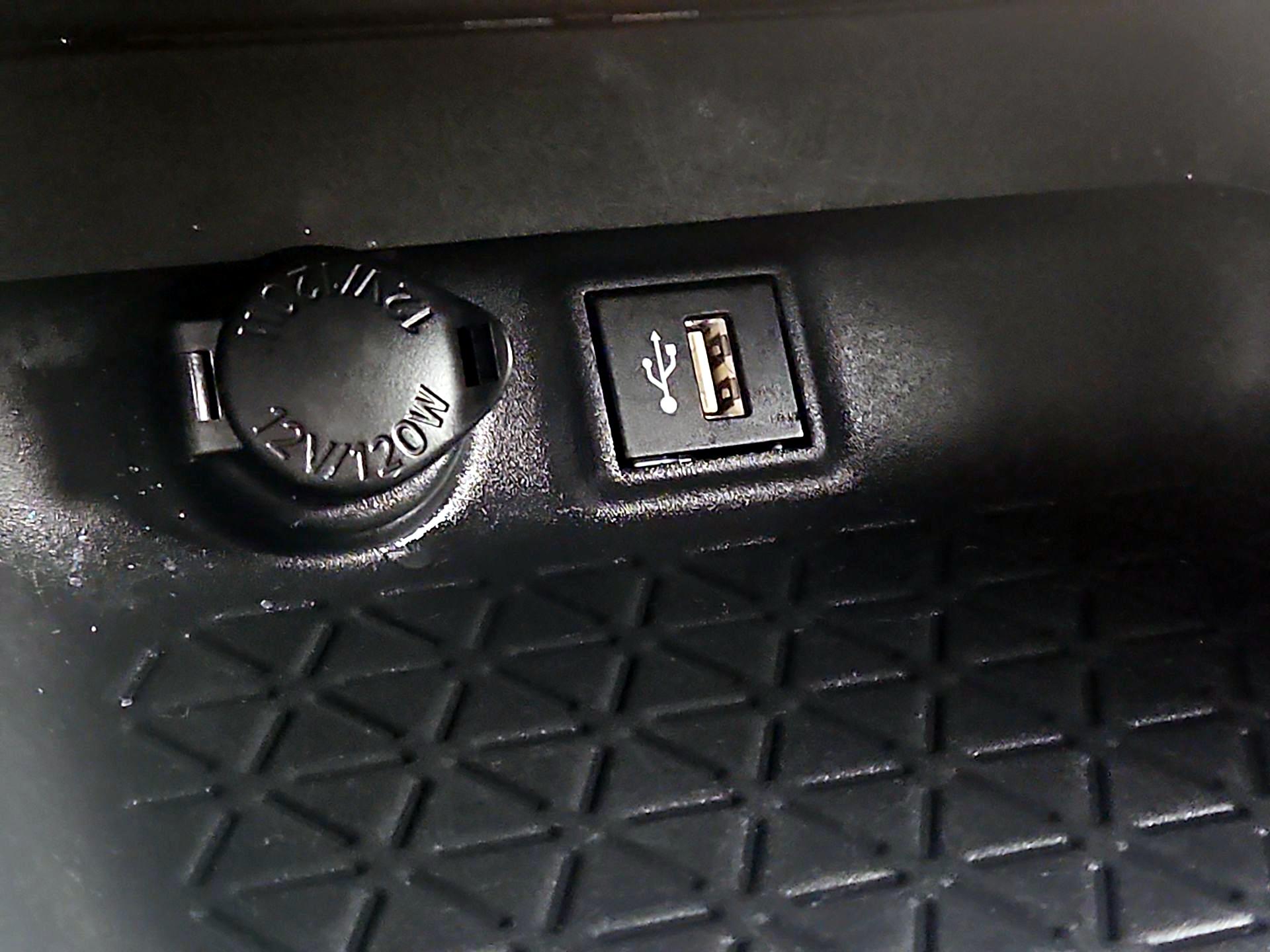 Thumbnail: 2025 Toyota RAV4 - 18