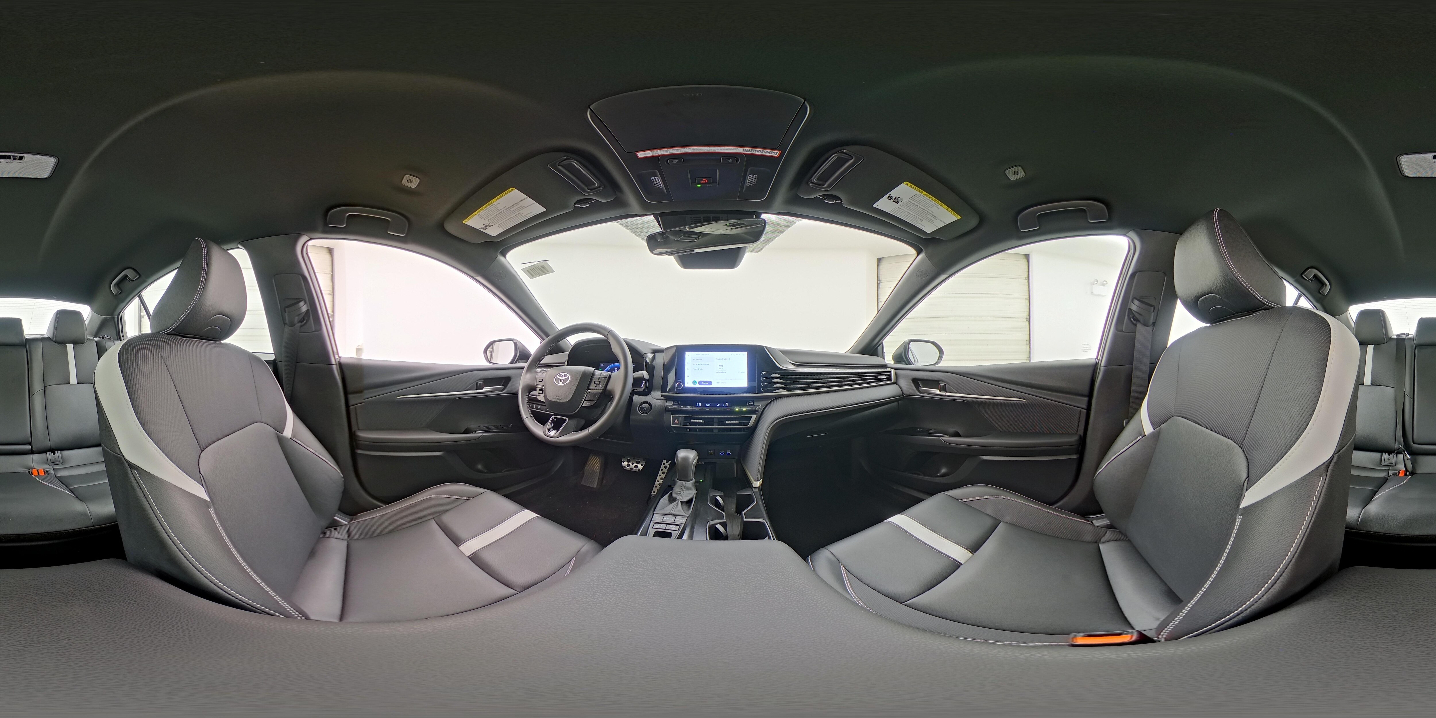 2025 Toyota Camry SE - Photo 24