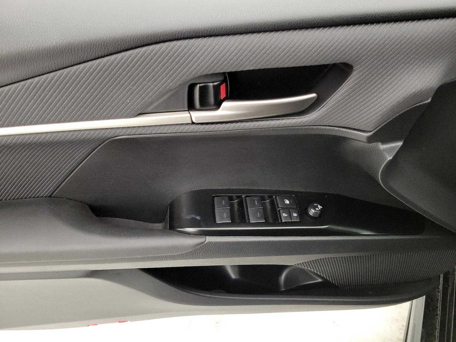2025 Toyota Camry SE - Photo 13