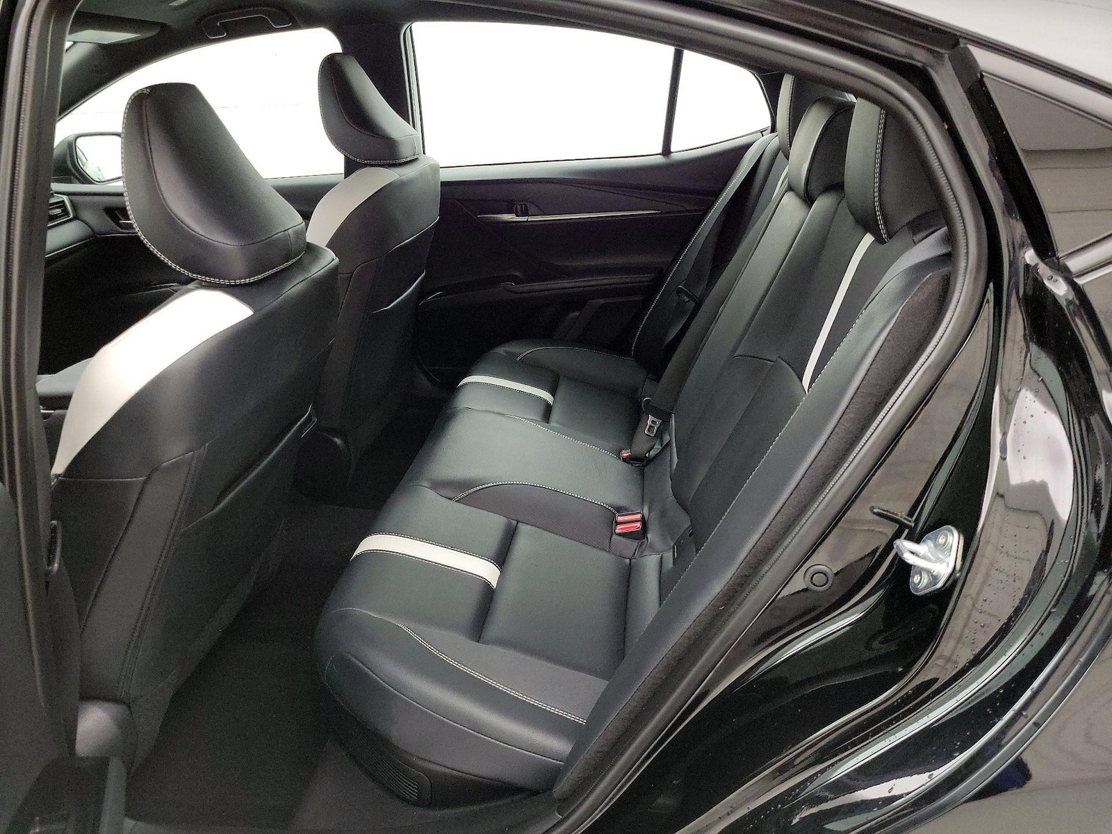 2025 Toyota Camry SE - Photo 20