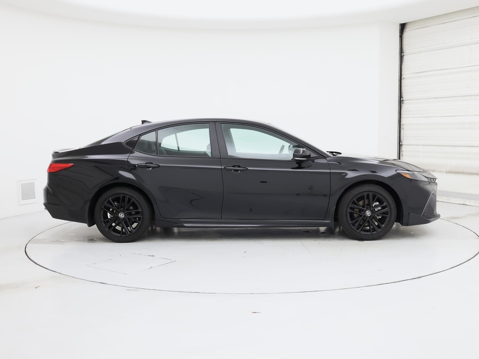 2025 Toyota Camry SE - Photo 8