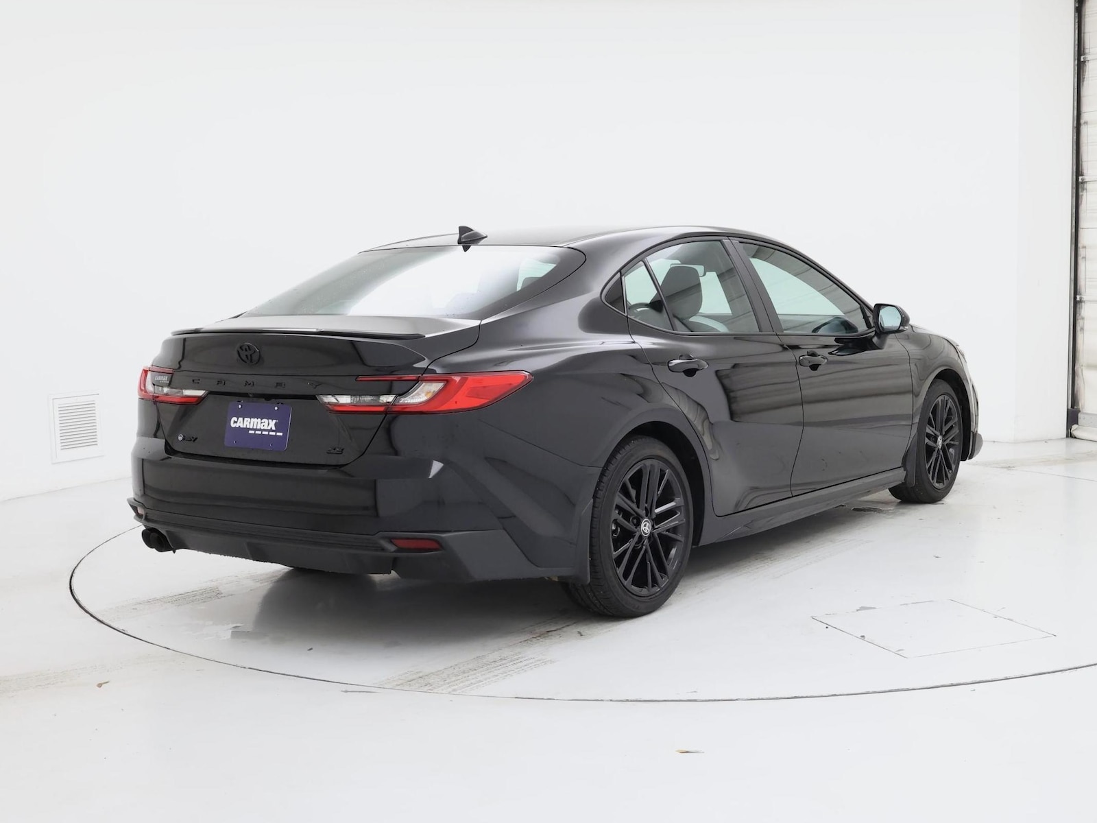 2025 Toyota Camry SE - Photo 9