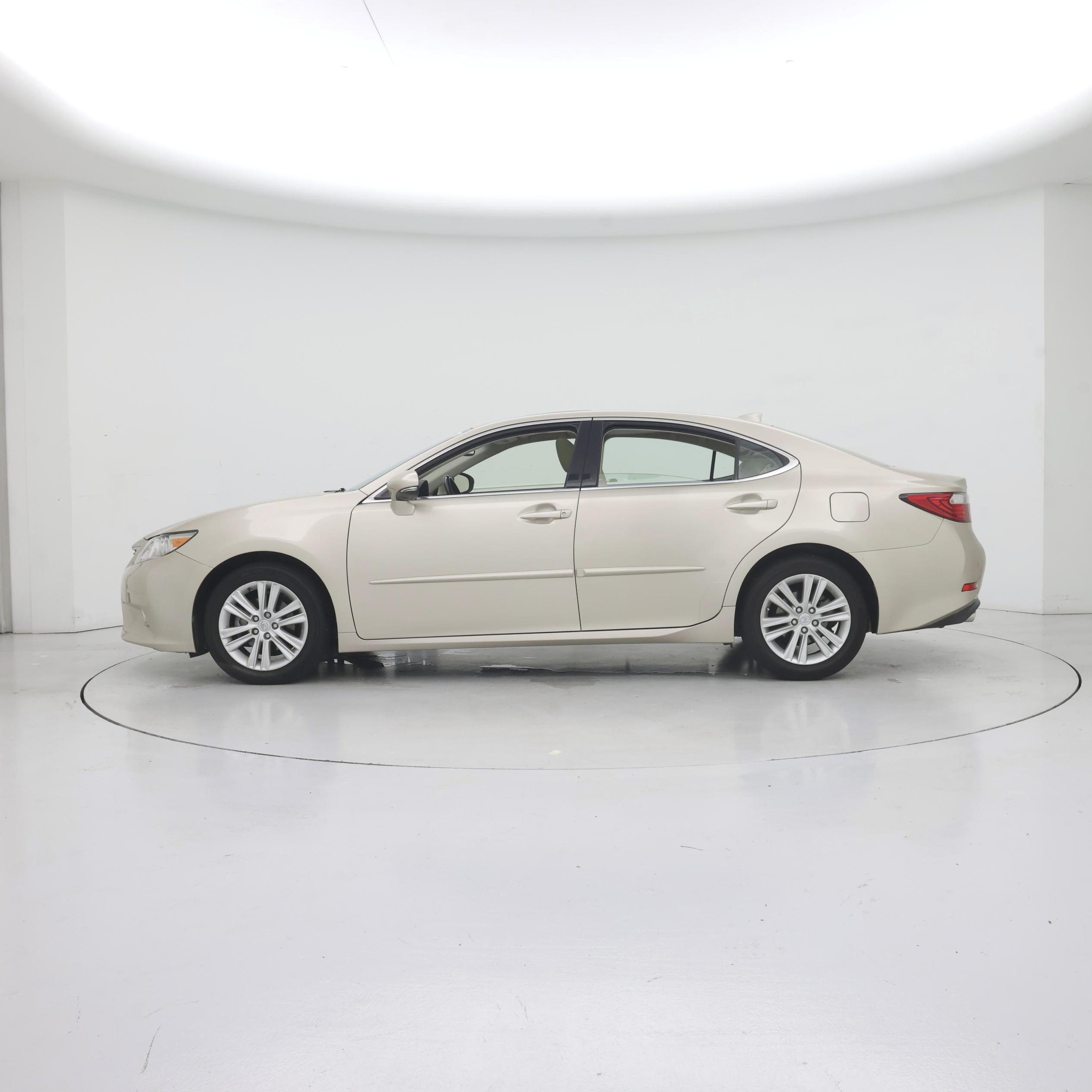 Thumbnail: 2015 Lexus ES - 3