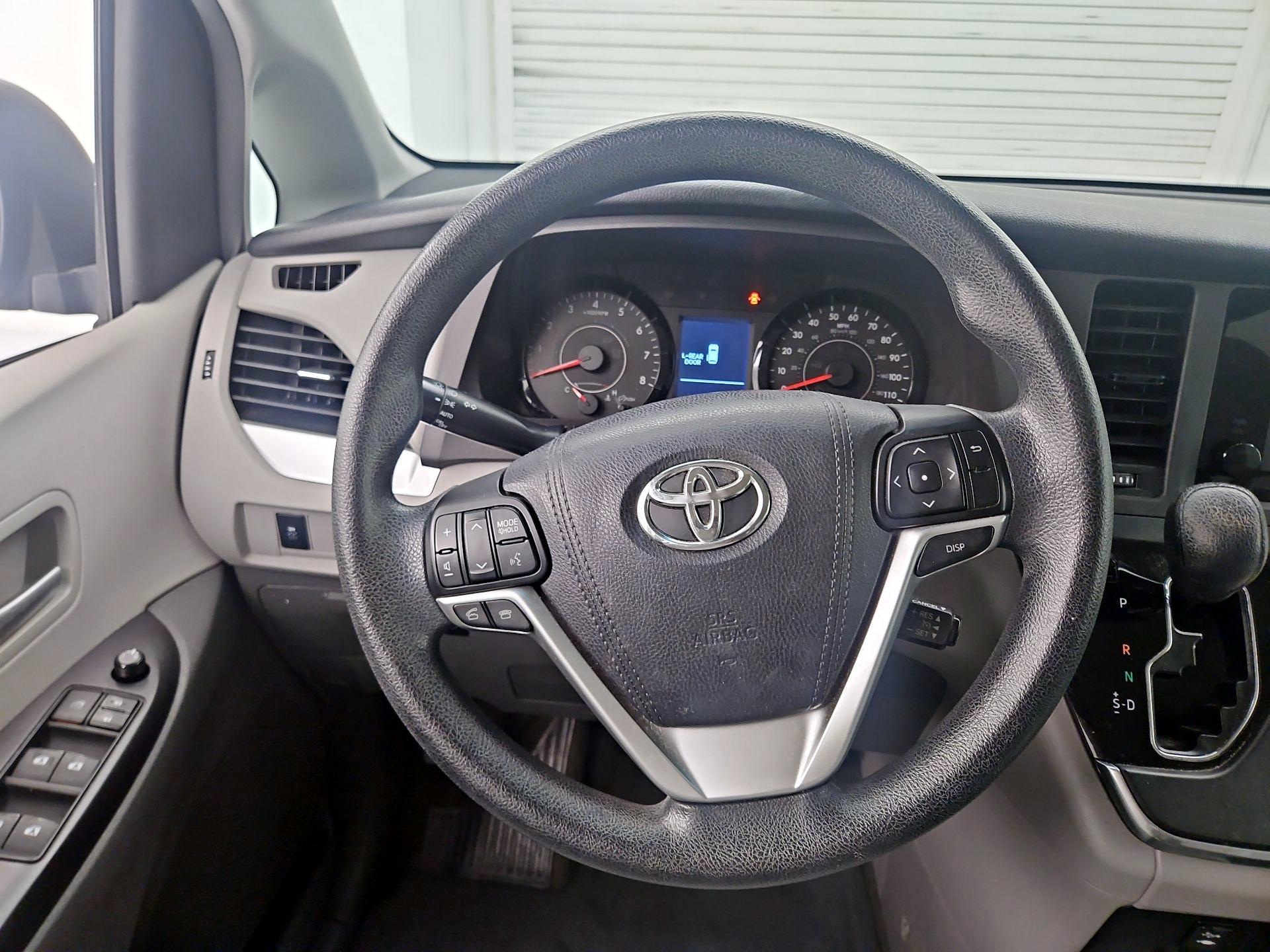 Thumbnail: 2015 Toyota Sienna - 10