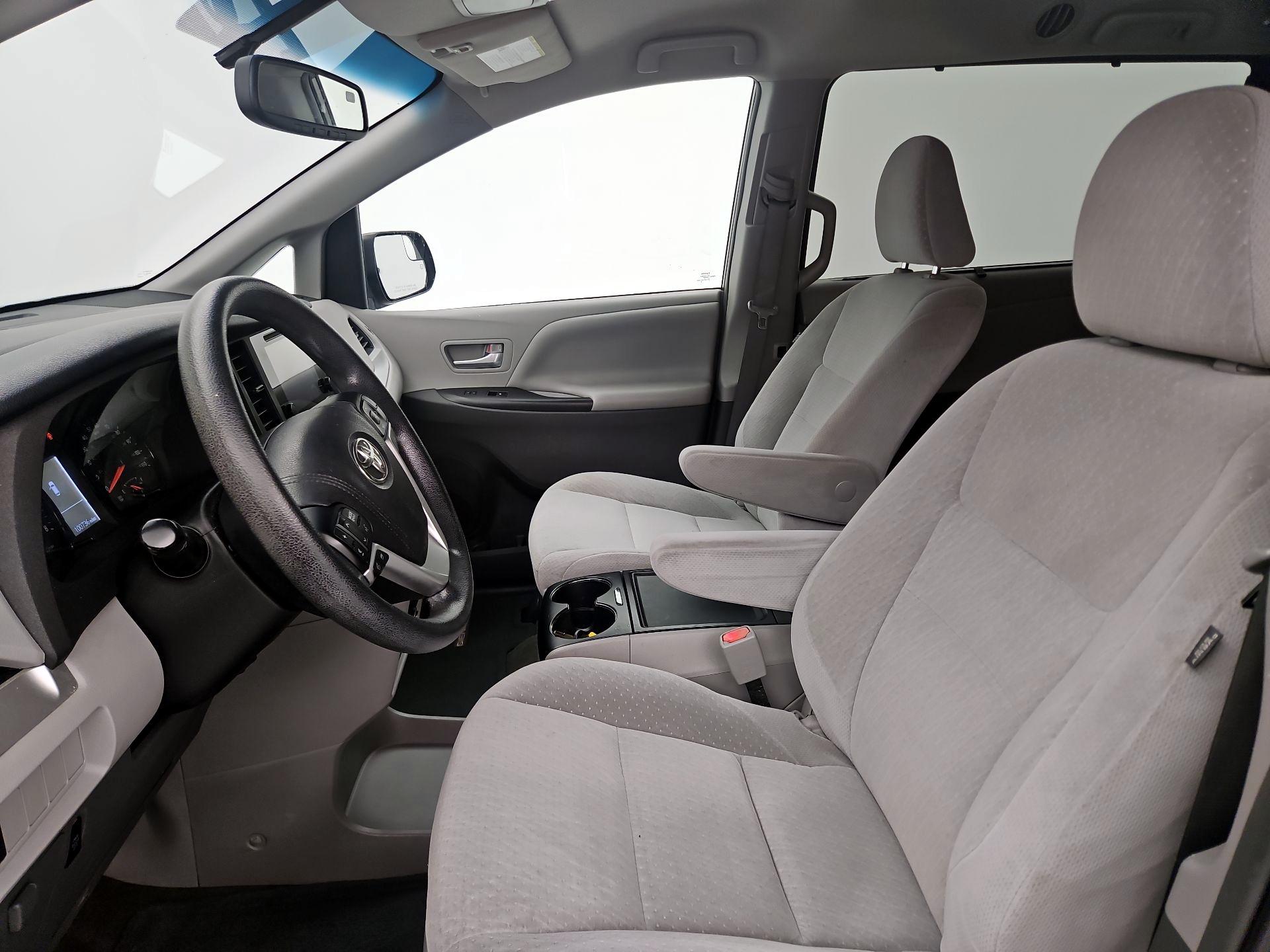 Thumbnail: 2015 Toyota Sienna - 11