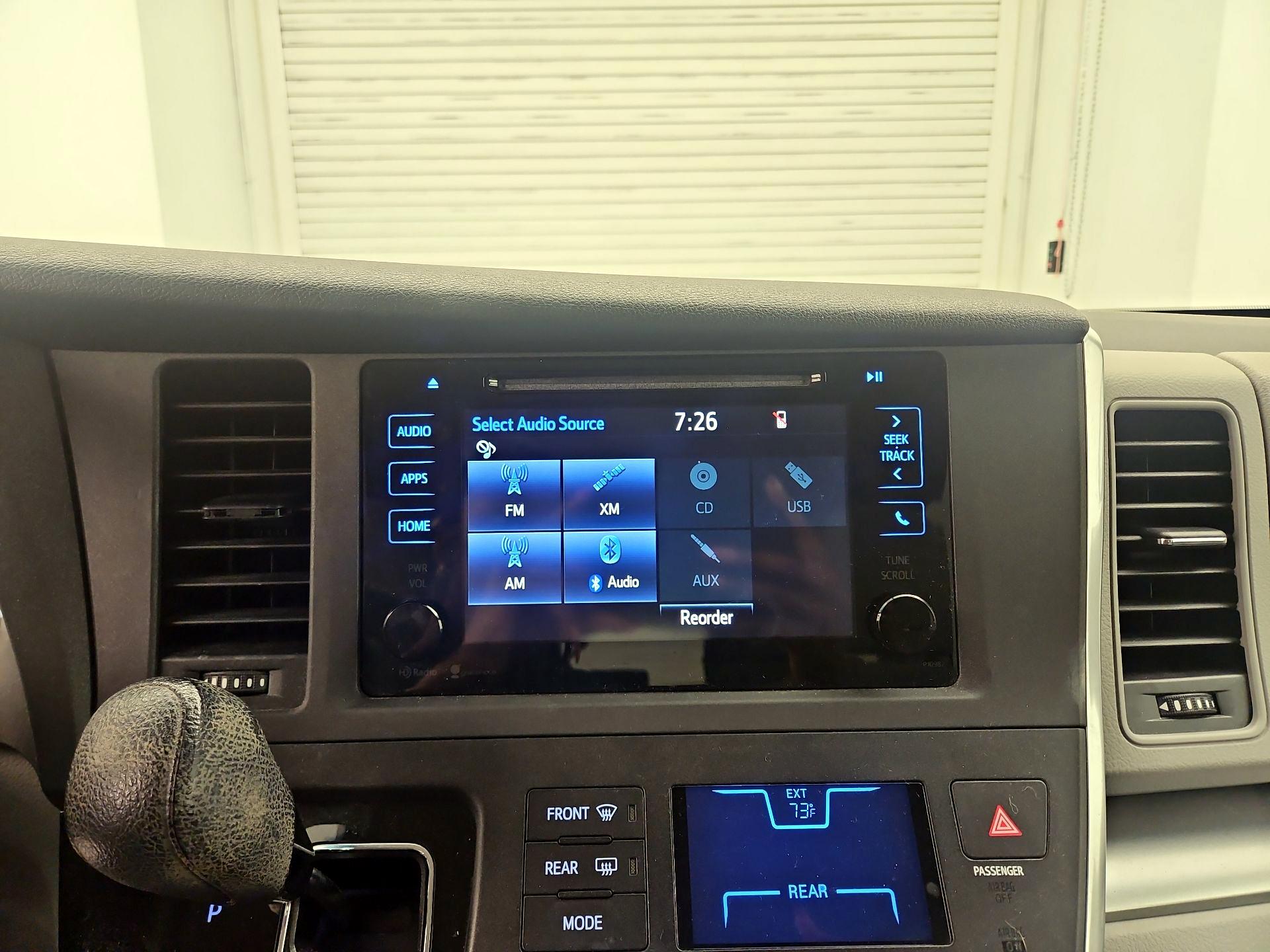 Thumbnail: 2015 Toyota Sienna - 15