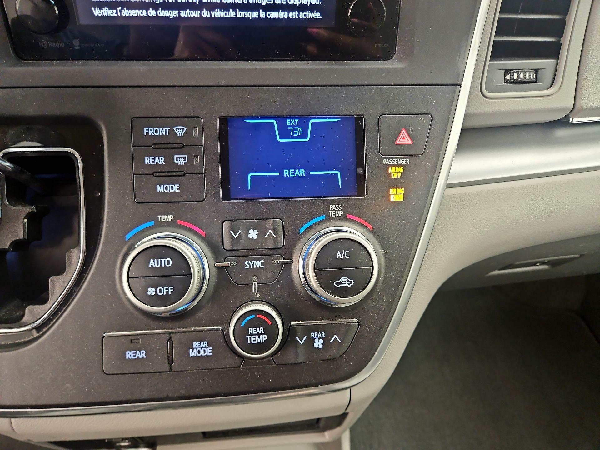 Thumbnail: 2015 Toyota Sienna - 16
