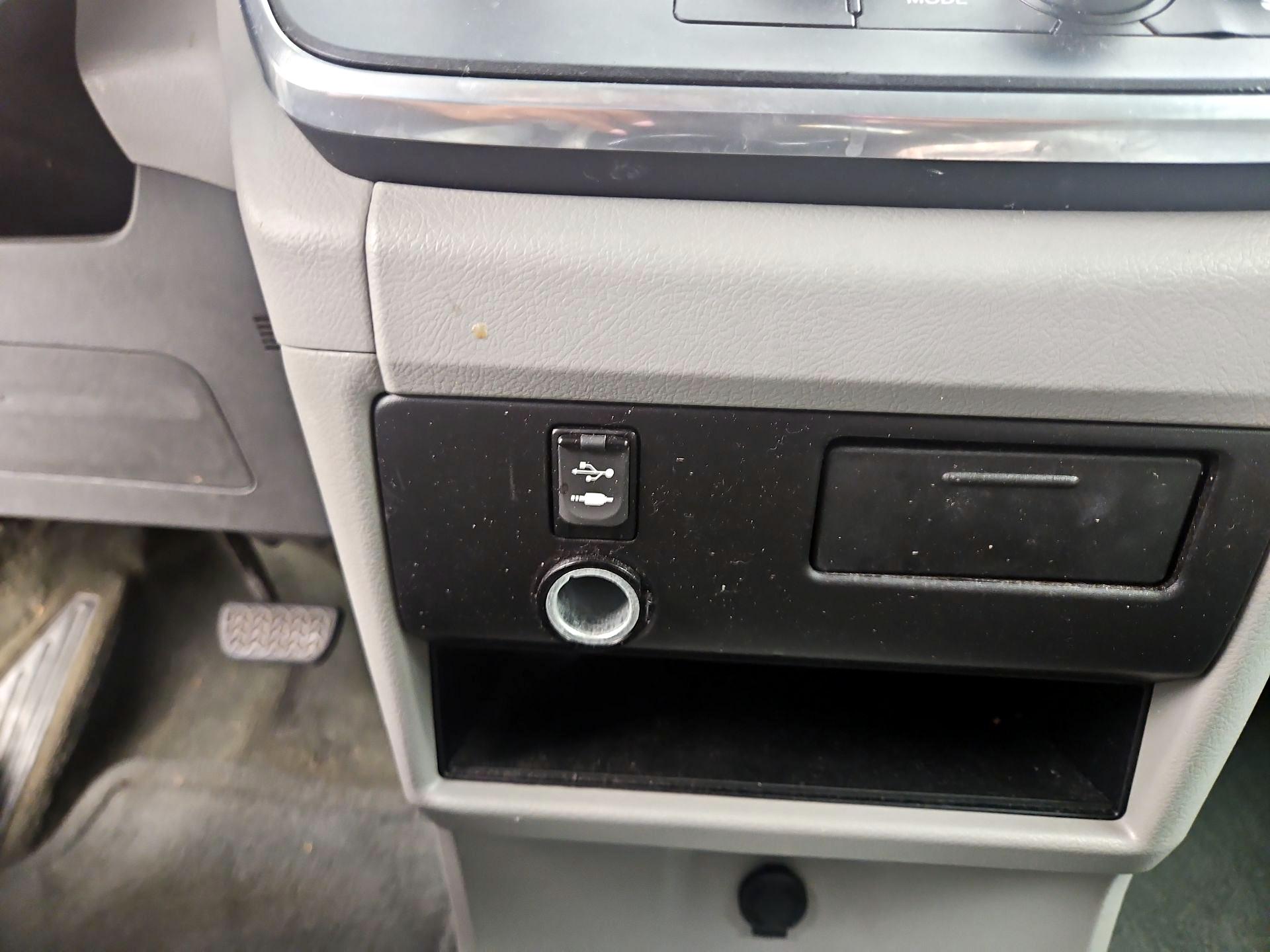 Thumbnail: 2015 Toyota Sienna - 18