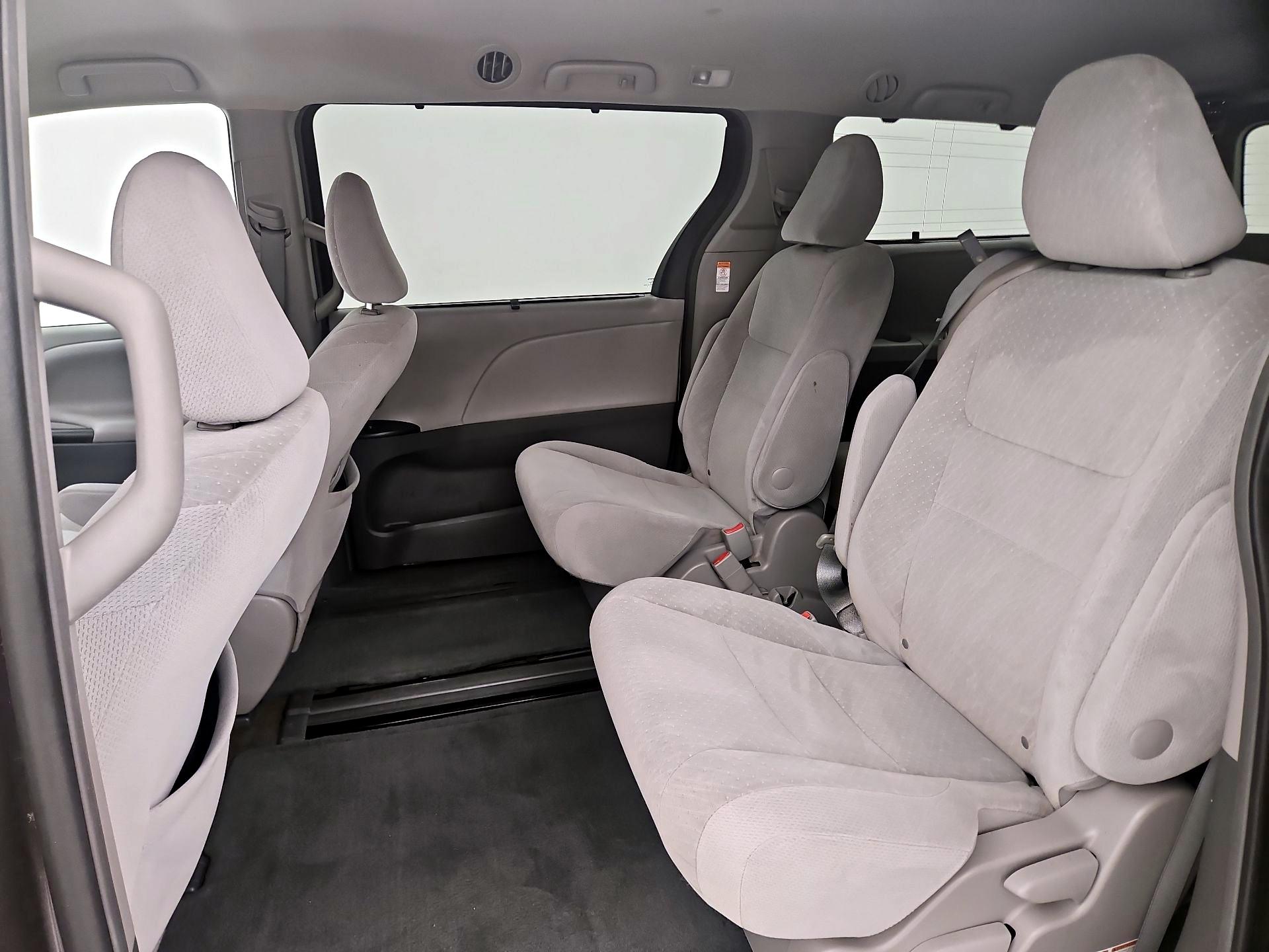 Thumbnail: 2015 Toyota Sienna - 19