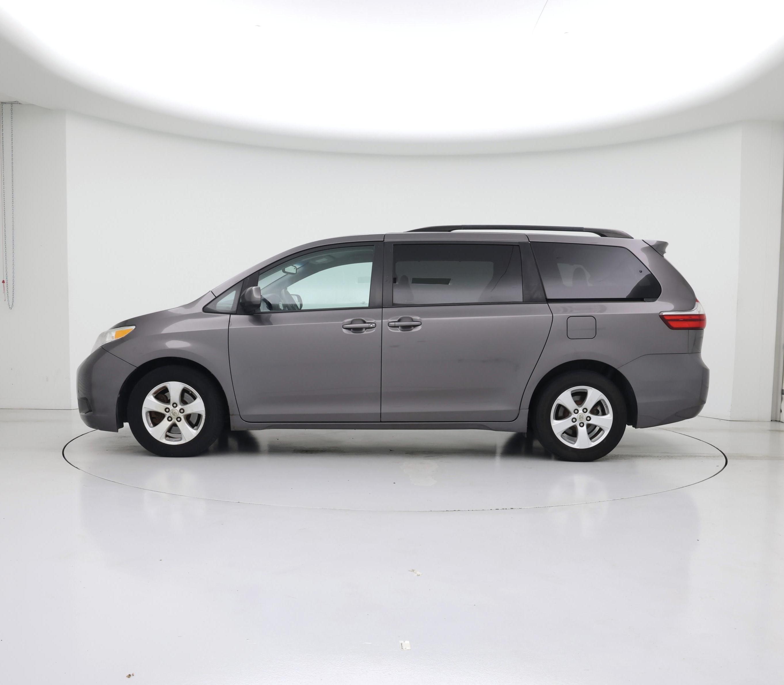 Thumbnail: 2015 Toyota Sienna - 3