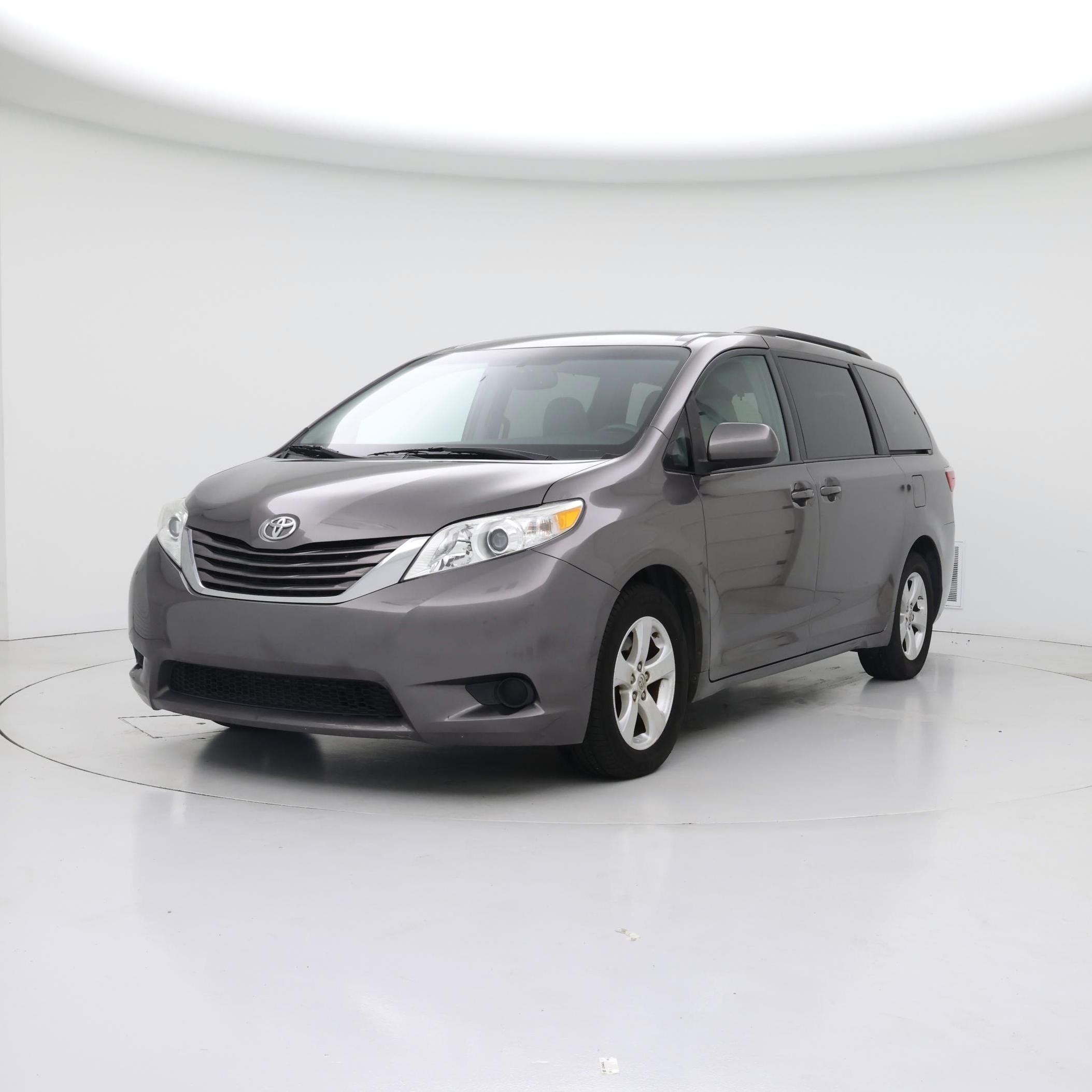 Thumbnail: 2015 Toyota Sienna - 4