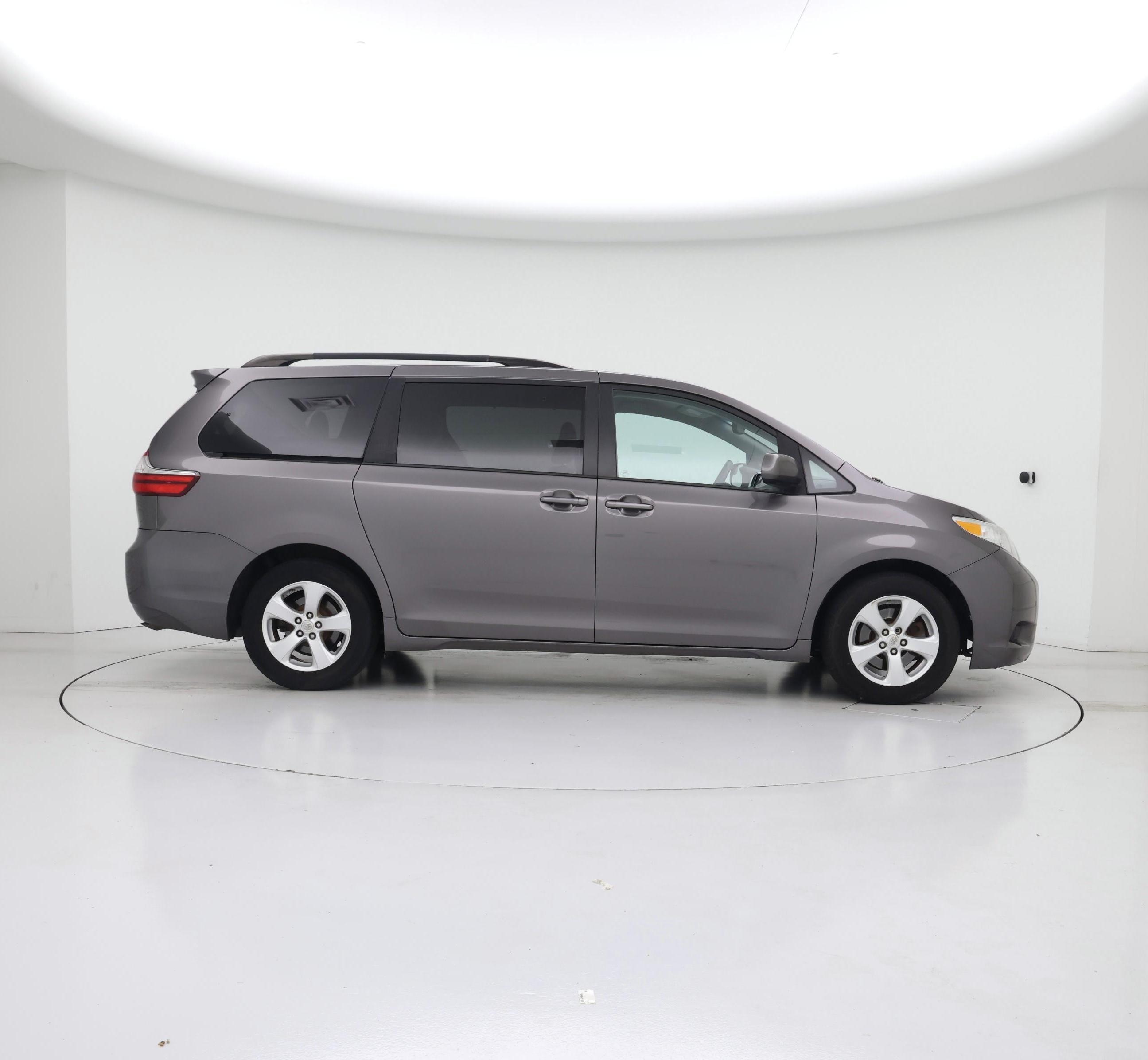 Thumbnail: 2015 Toyota Sienna - 7