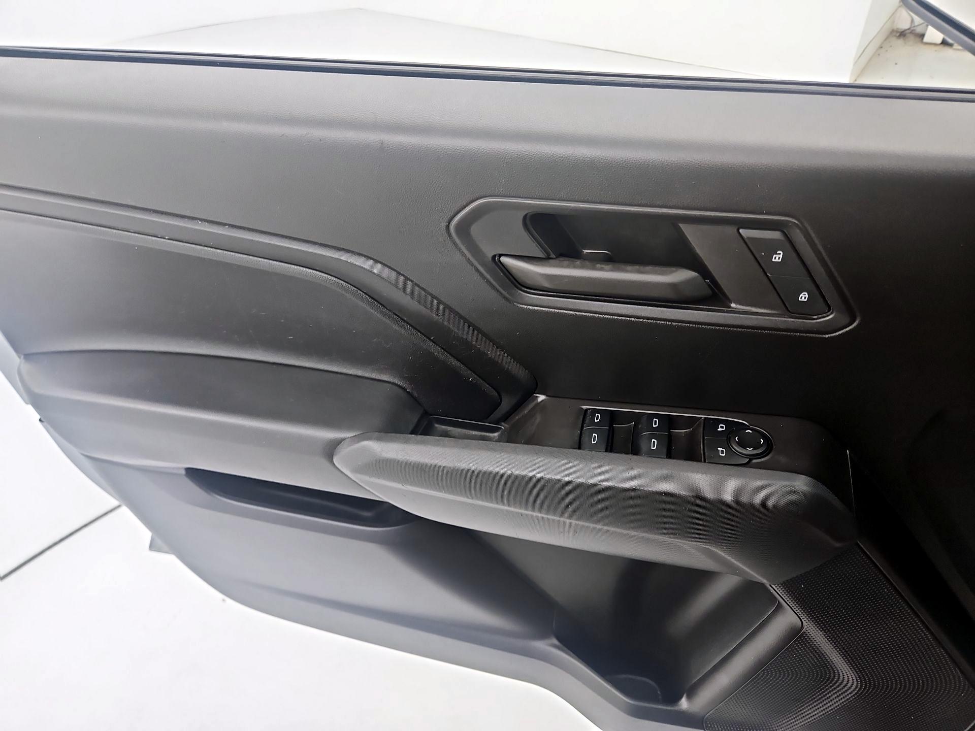 Thumbnail: 2023 Chevrolet Colorado - 12