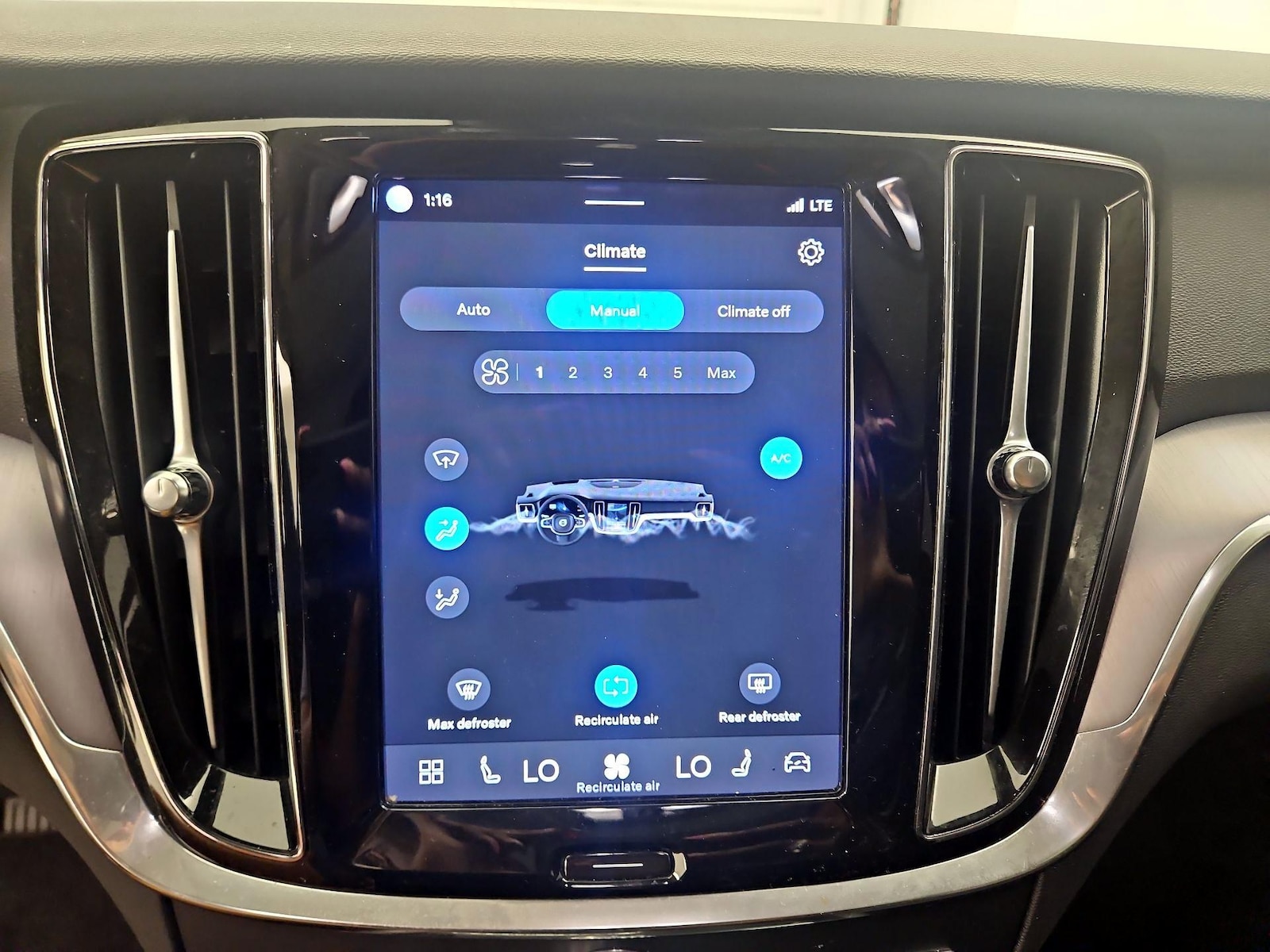 2024 Volvo S60 Core - Photo 18