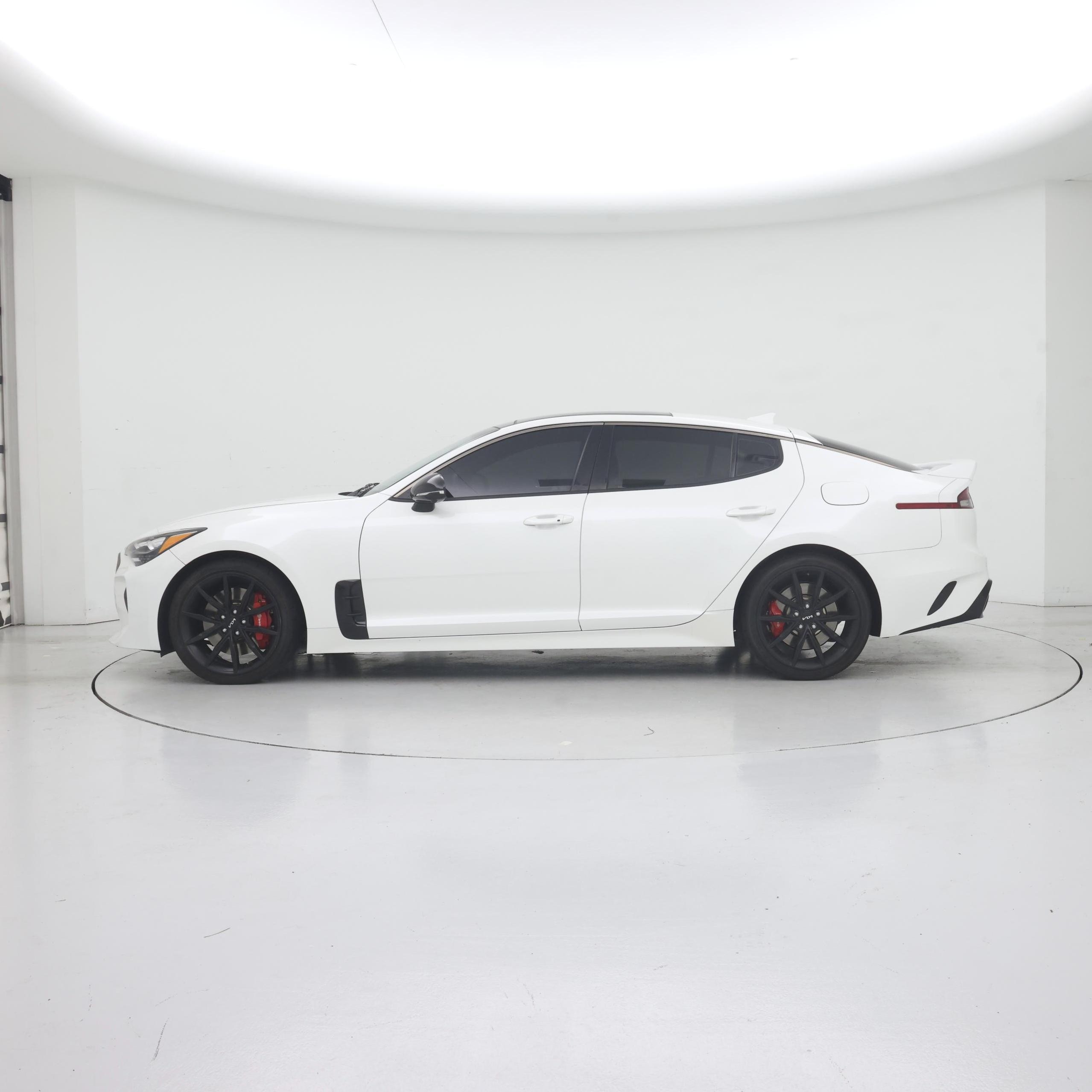 Thumbnail: 2022 Kia Stinger - 3