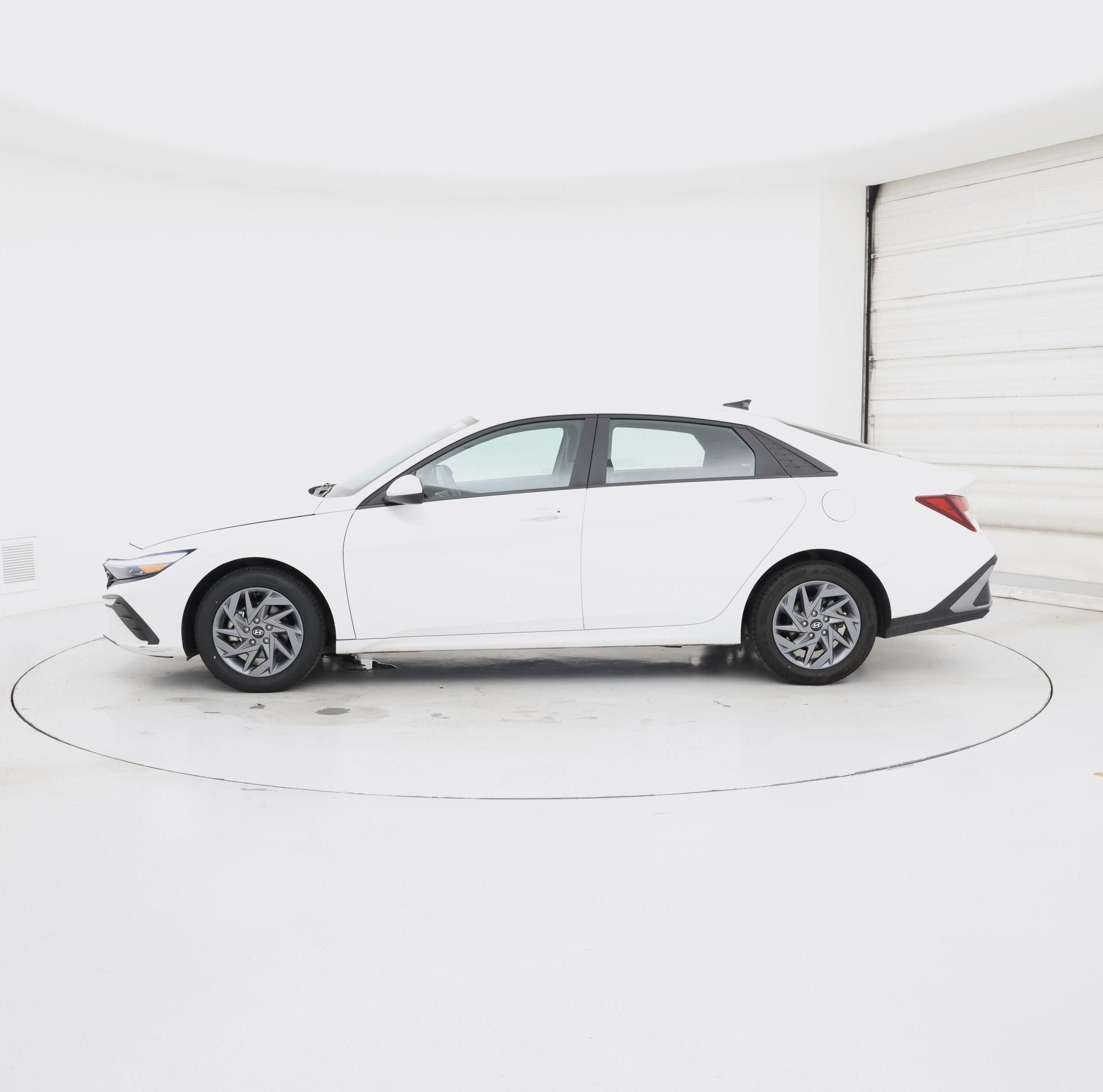 Thumbnail: 2024 Hyundai Elantra - 3