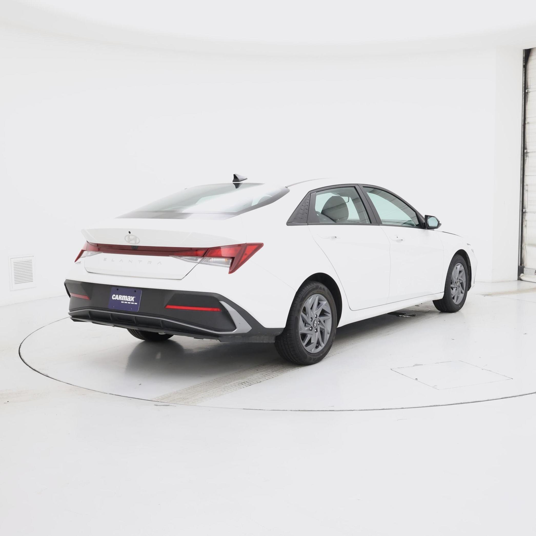 Thumbnail: 2024 Hyundai Elantra - 8