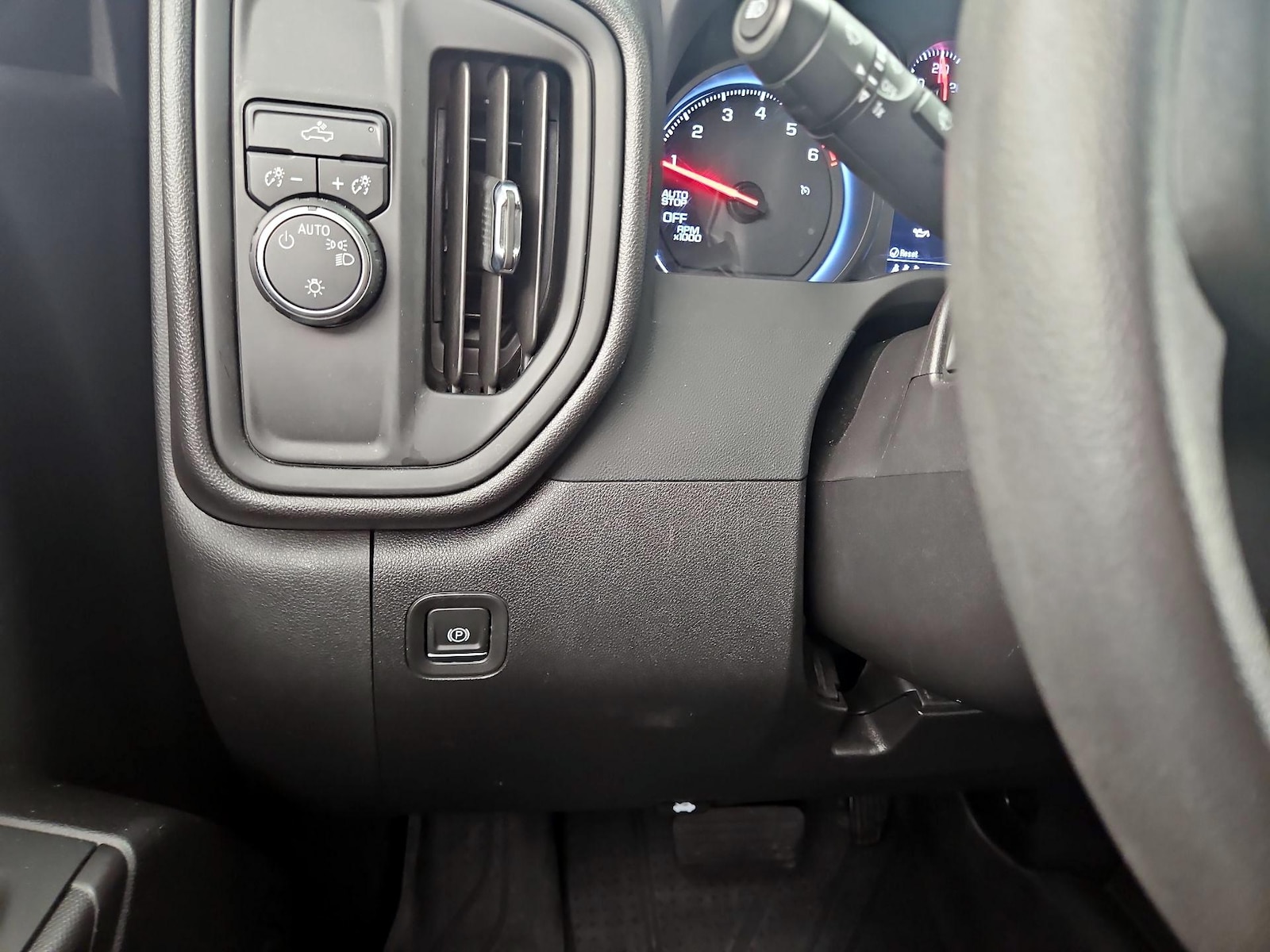 2024 Chevrolet Silverado 1500 Custom - Photo 14