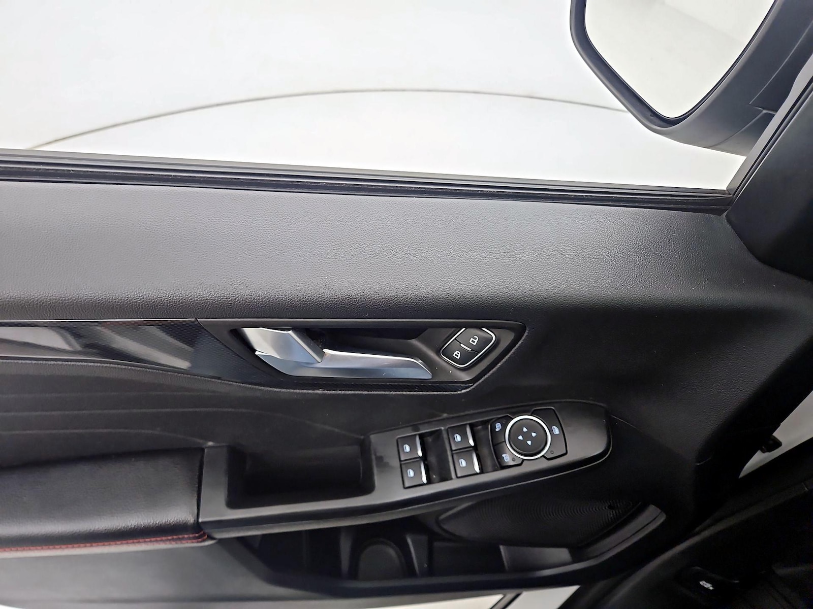 2025 Ford Escape ST-Line - Photo 13