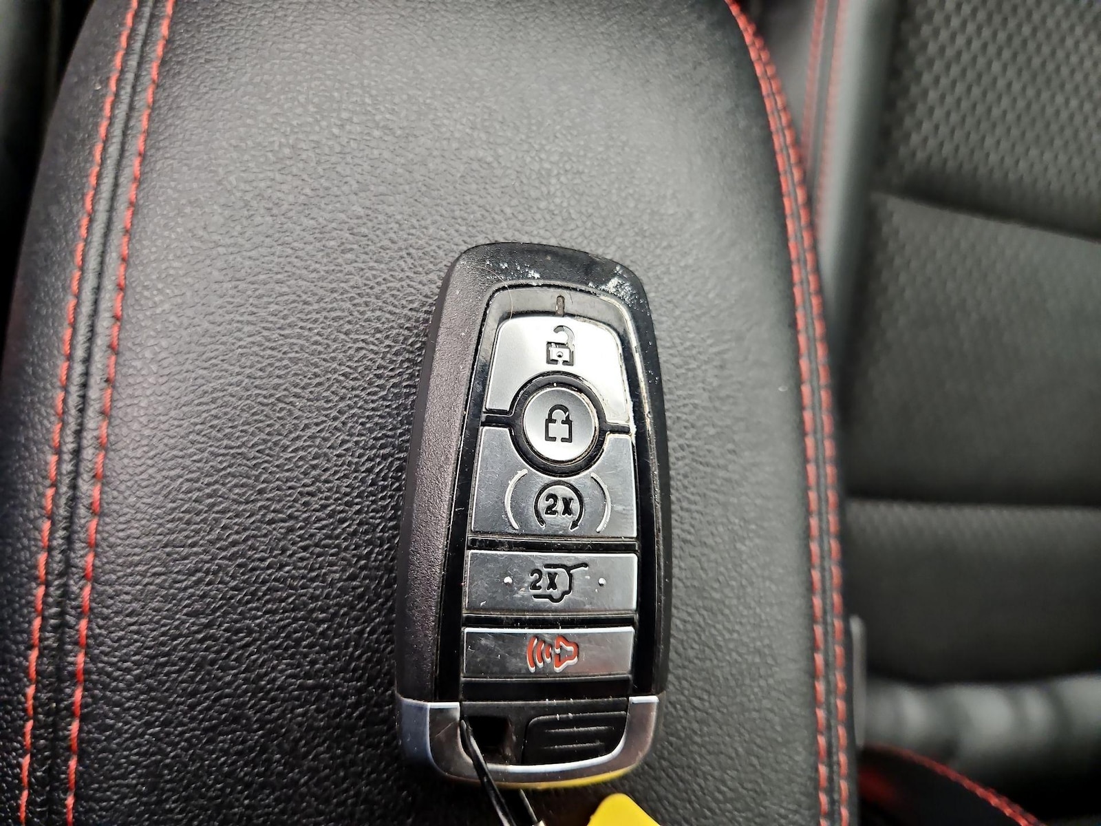 2025 Ford Escape ST-Line - Photo 25