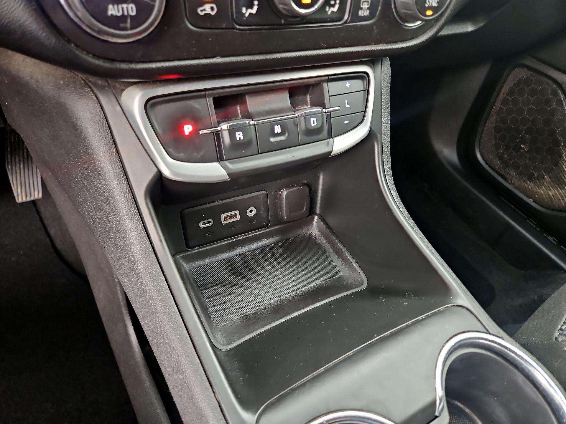Thumbnail: 2022 GMC Terrain - 17