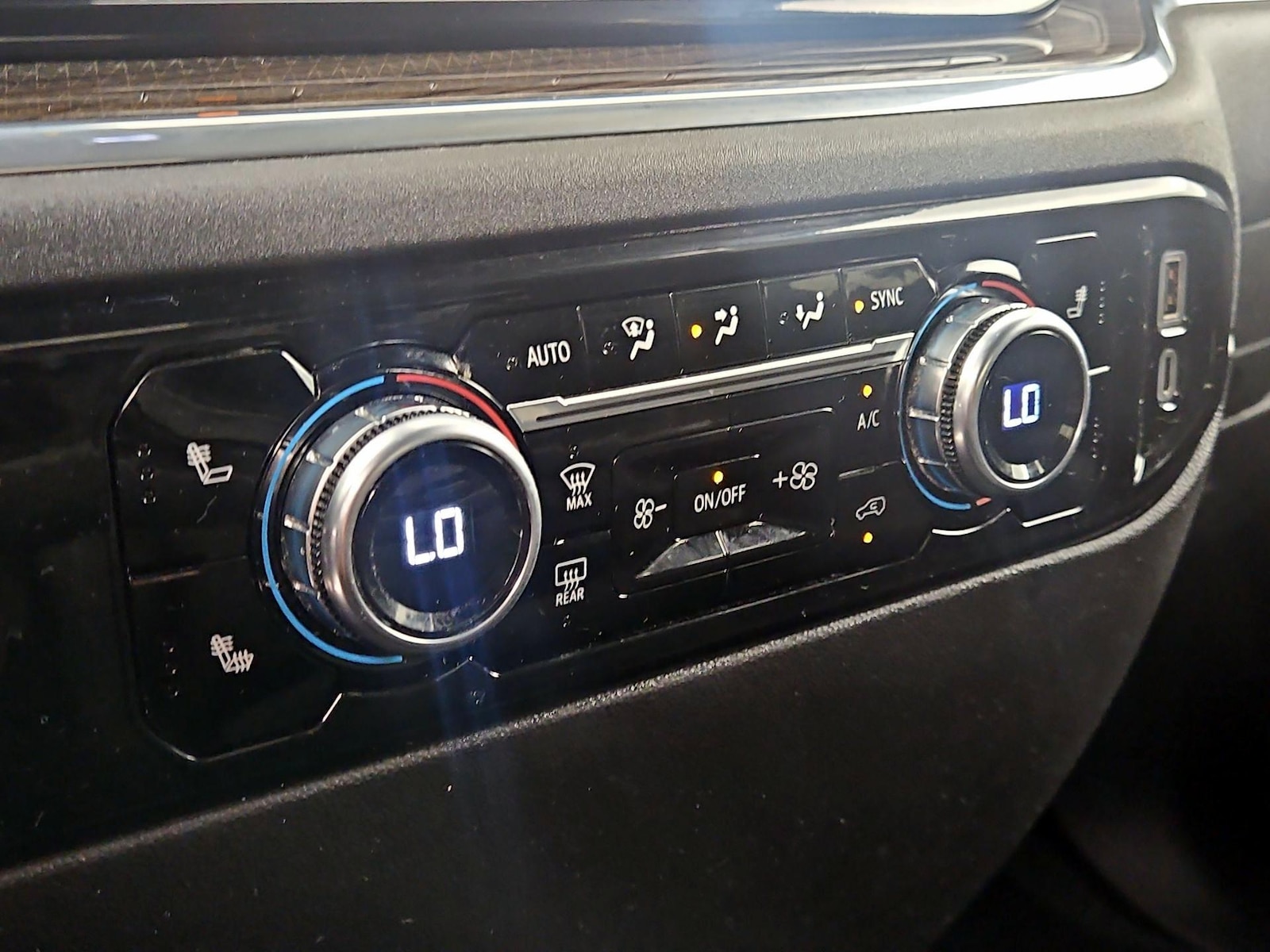 2024 GMC Sierra 1500 Elevation - Photo 17