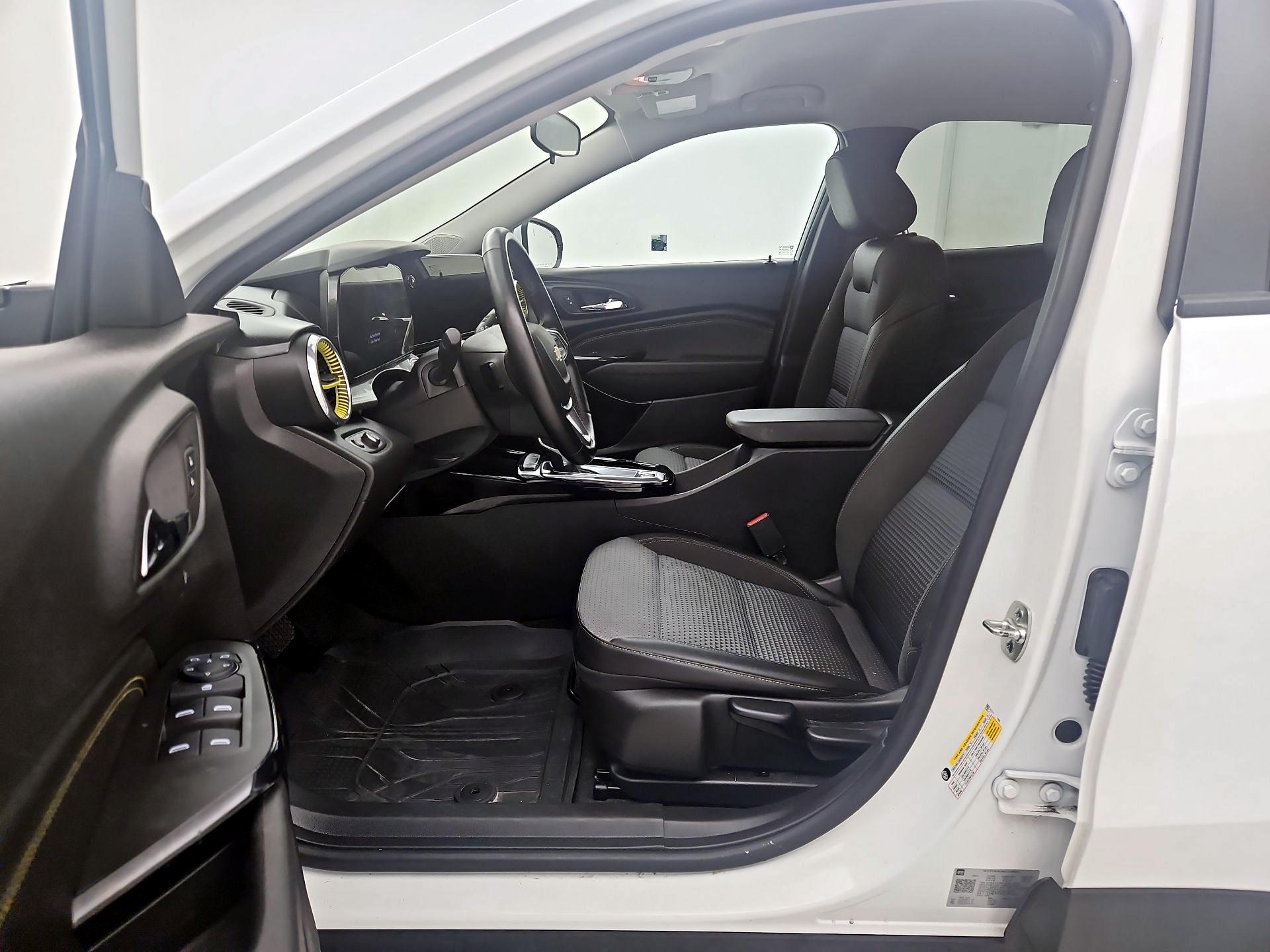 Thumbnail: 2025 Chevrolet Trax - 11