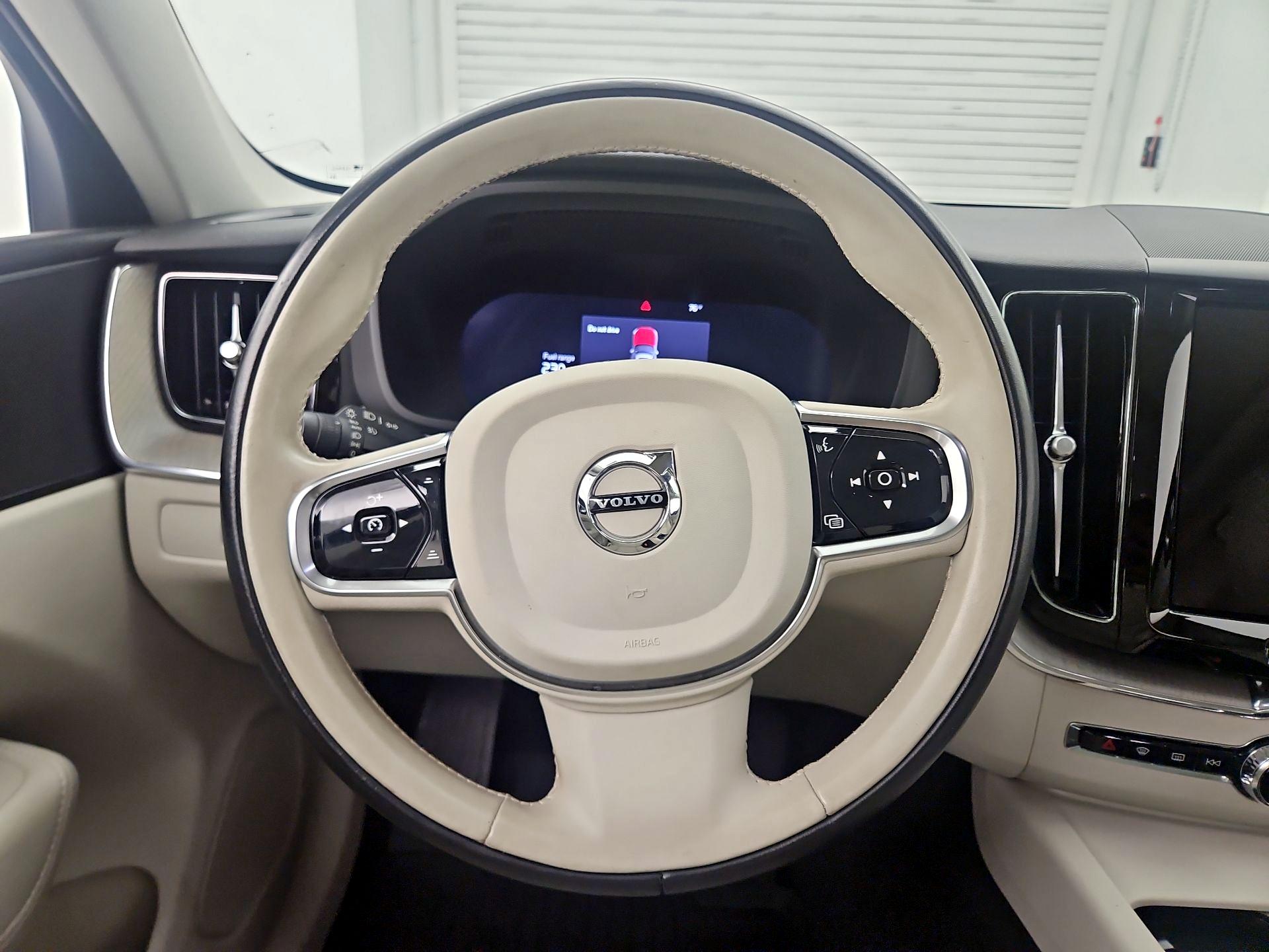 Thumbnail: 2023 Volvo XC60 - 10