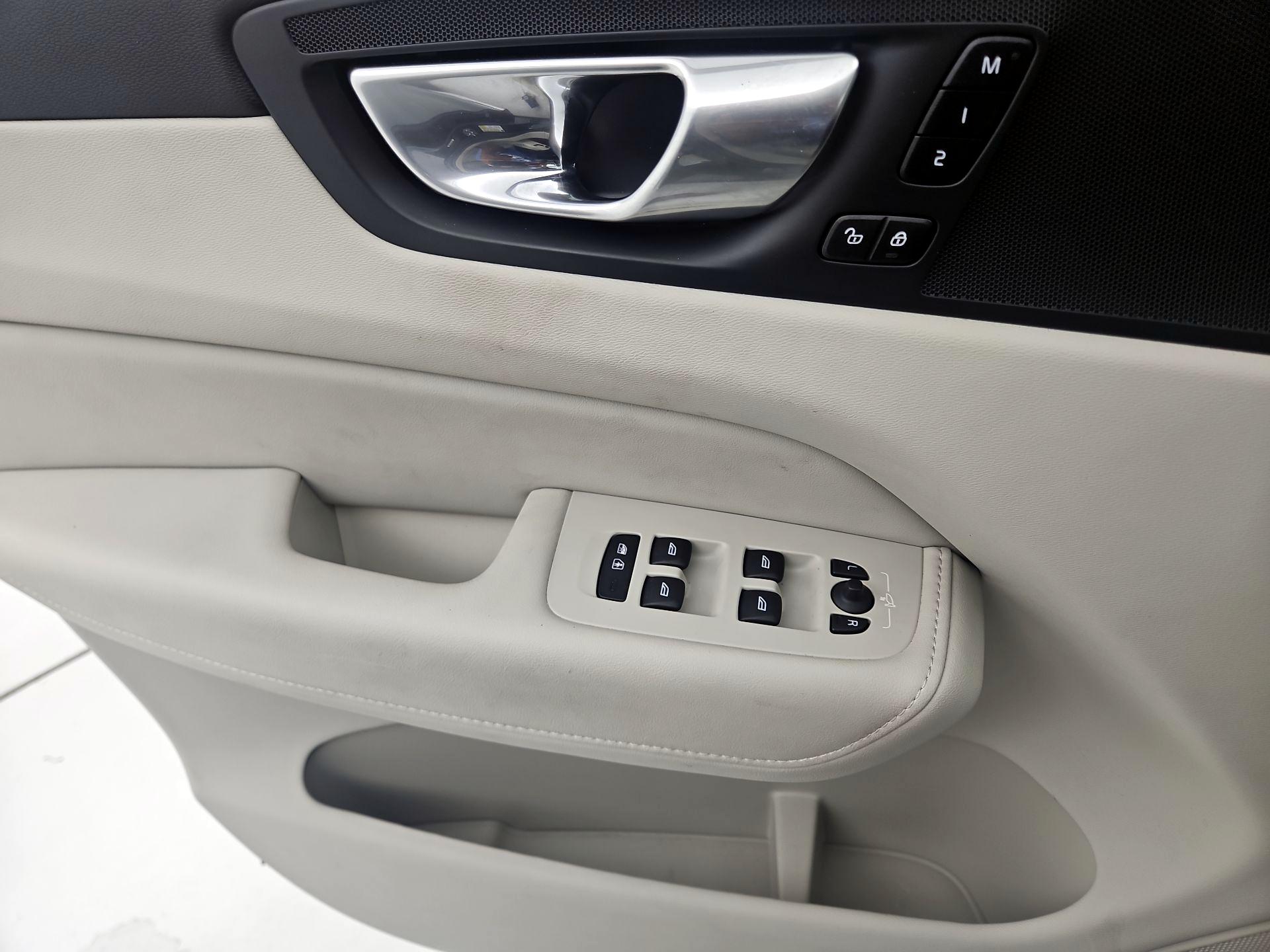 Thumbnail: 2023 Volvo XC60 - 12