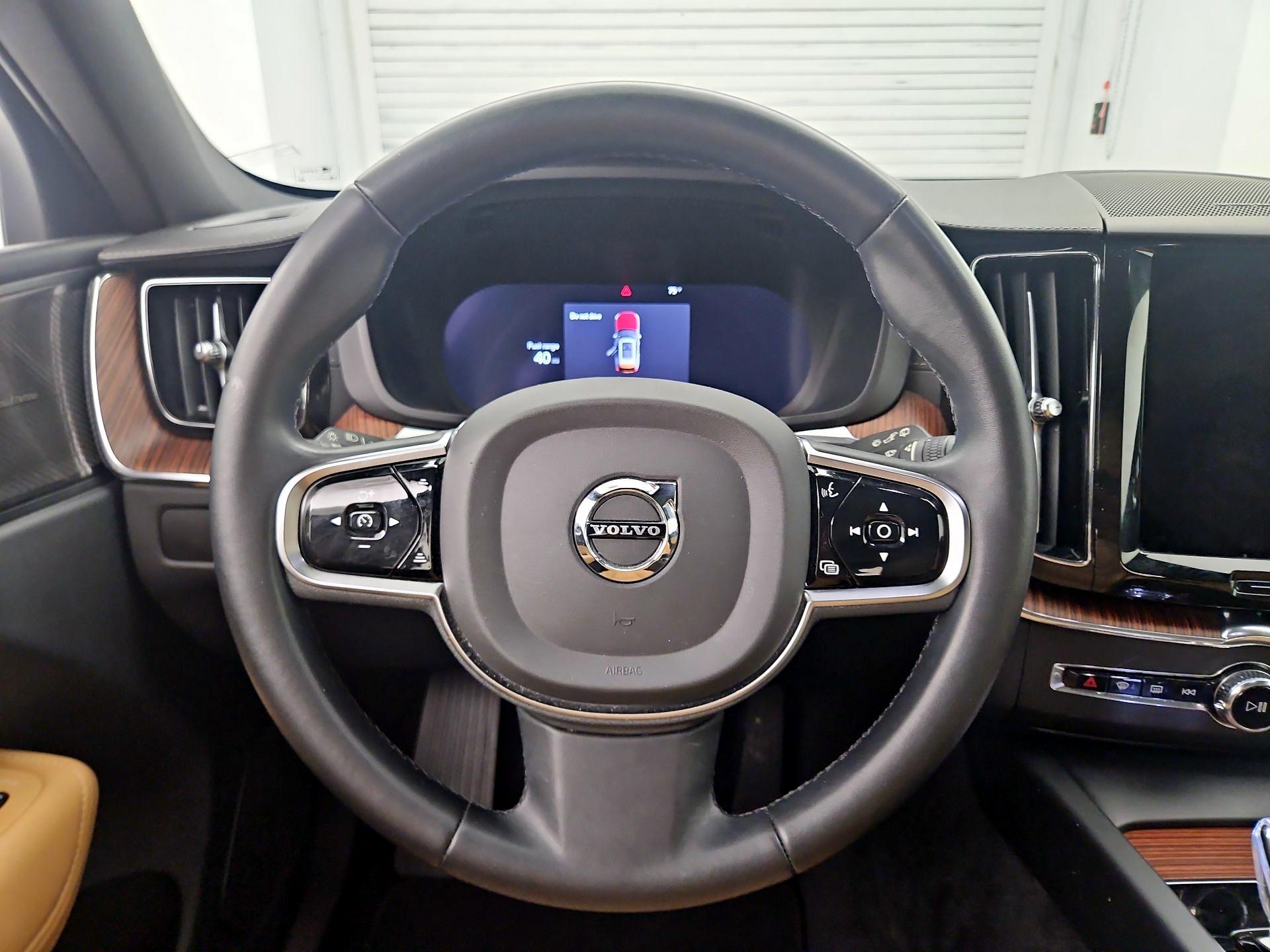 Thumbnail: 2023 Volvo XC60 - 10