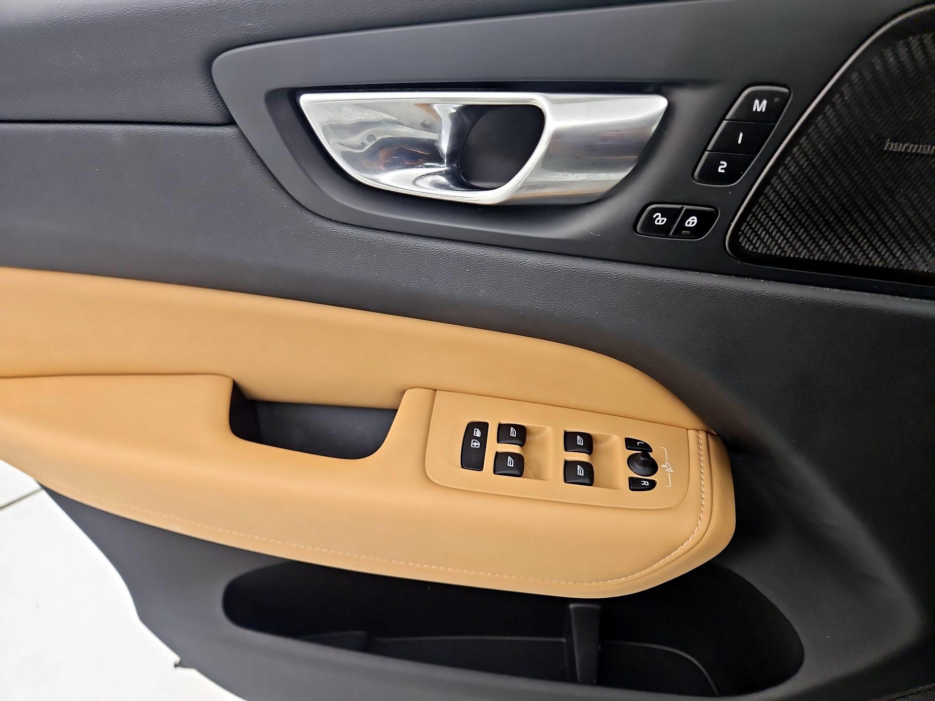 Thumbnail: 2023 Volvo XC60 - 12