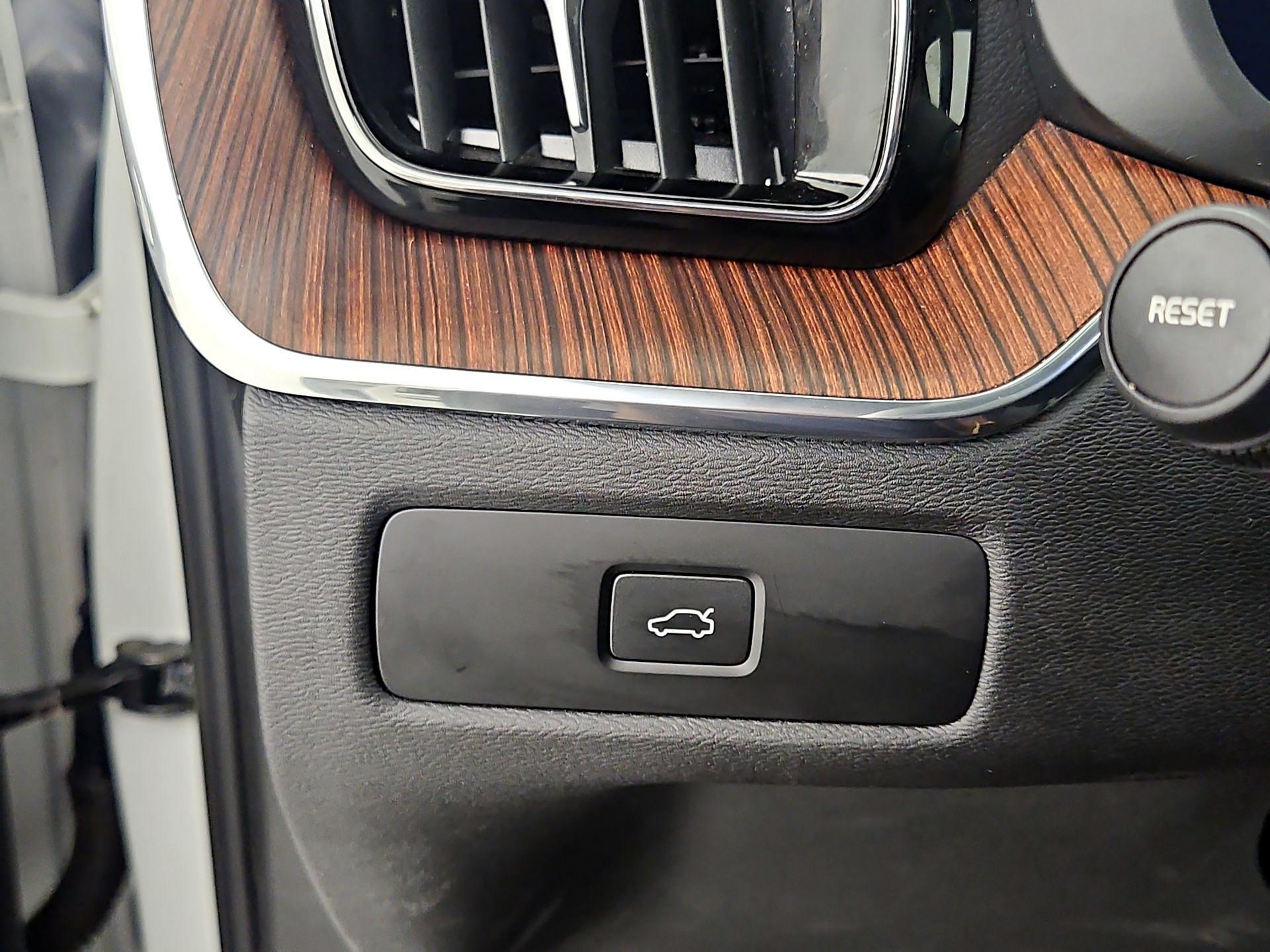 Thumbnail: 2023 Volvo XC60 - 13