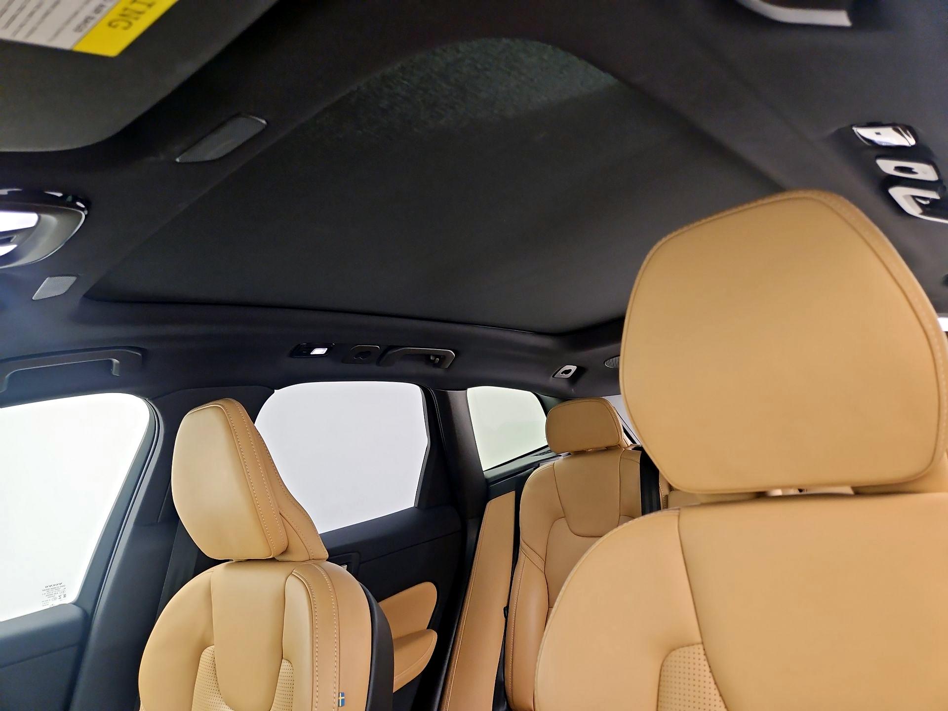 Thumbnail: 2023 Volvo XC60 - 20