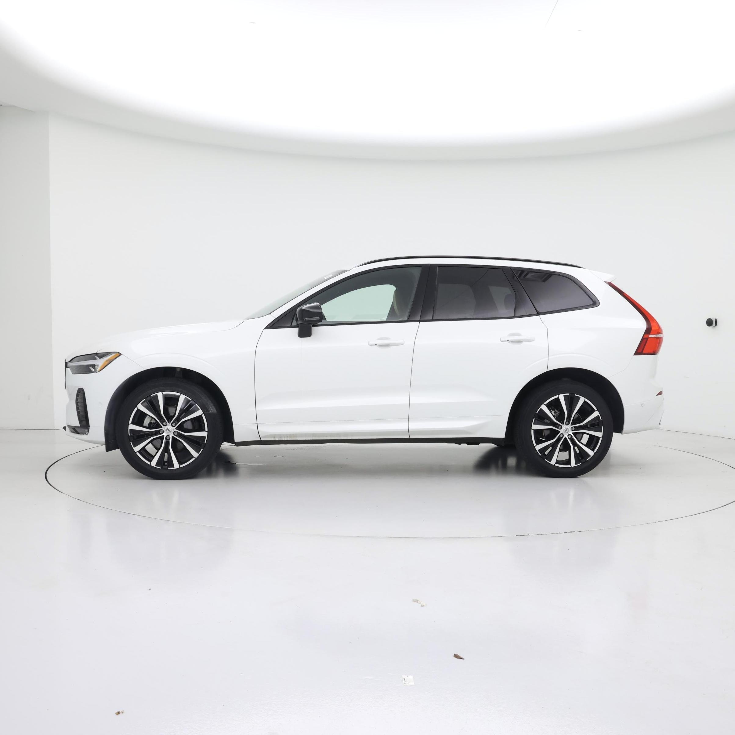 Thumbnail: 2023 Volvo XC60 - 3