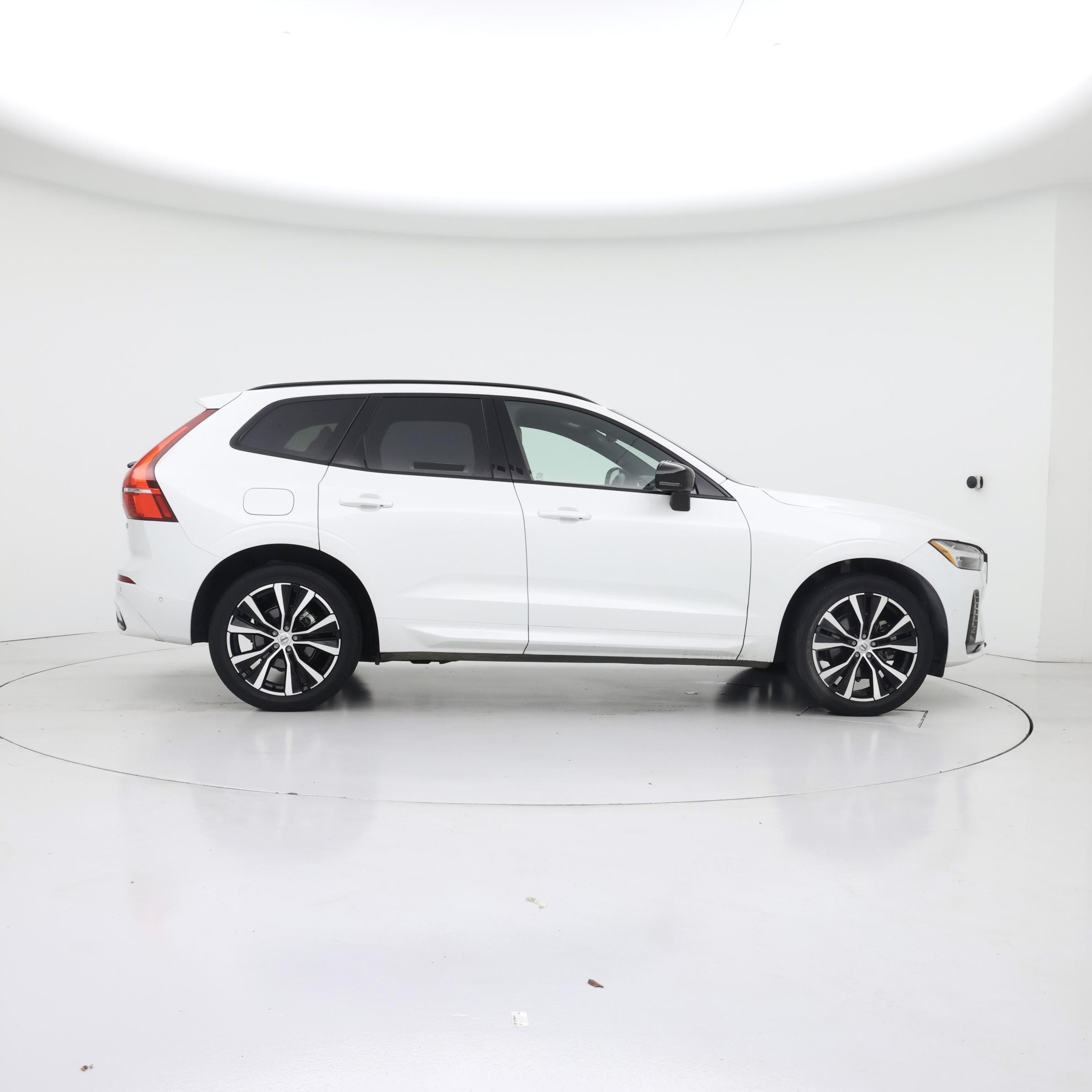 Thumbnail: 2023 Volvo XC60 - 7