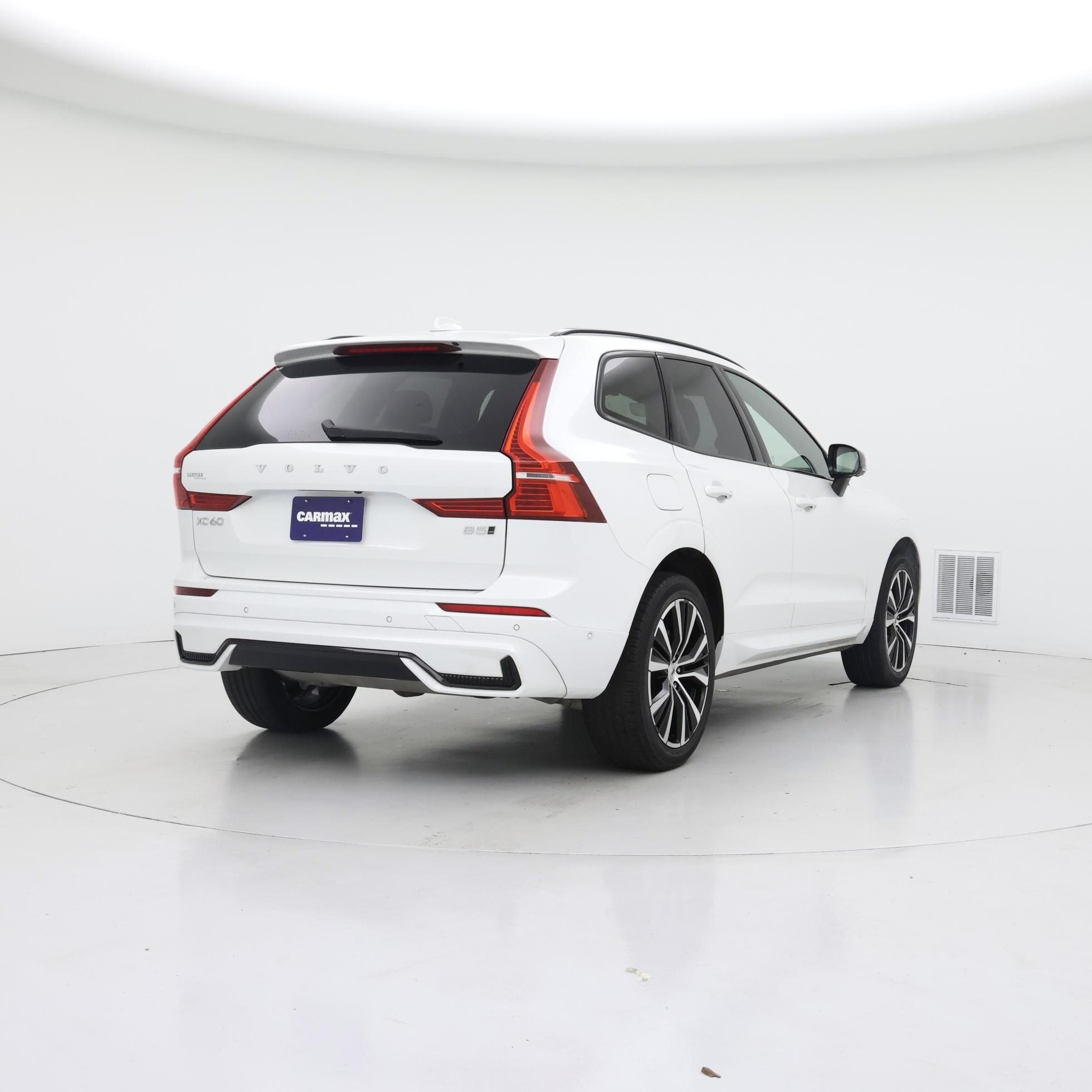 Thumbnail: 2023 Volvo XC60 - 8