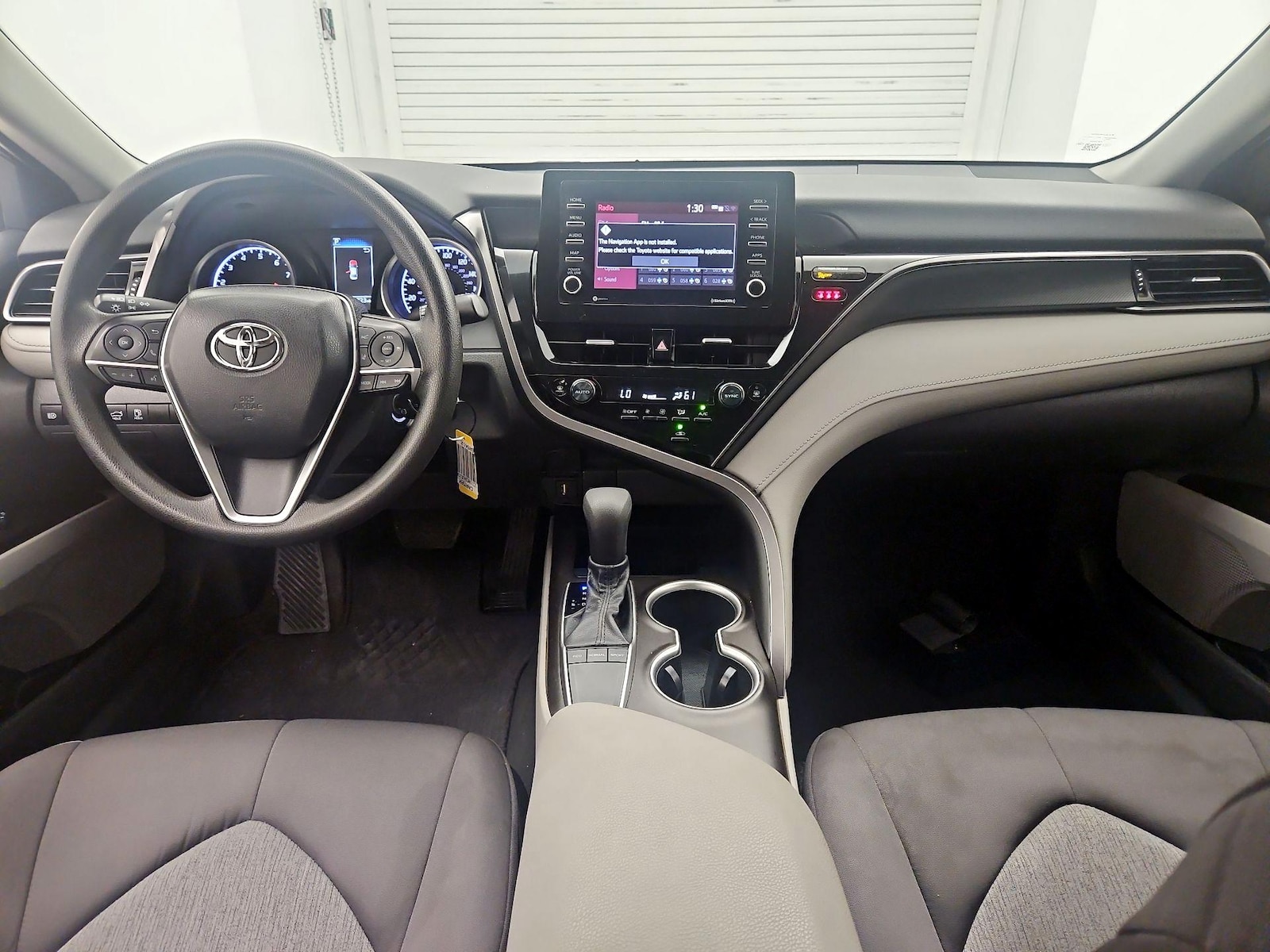 2022 Toyota Camry LE - Photo 10