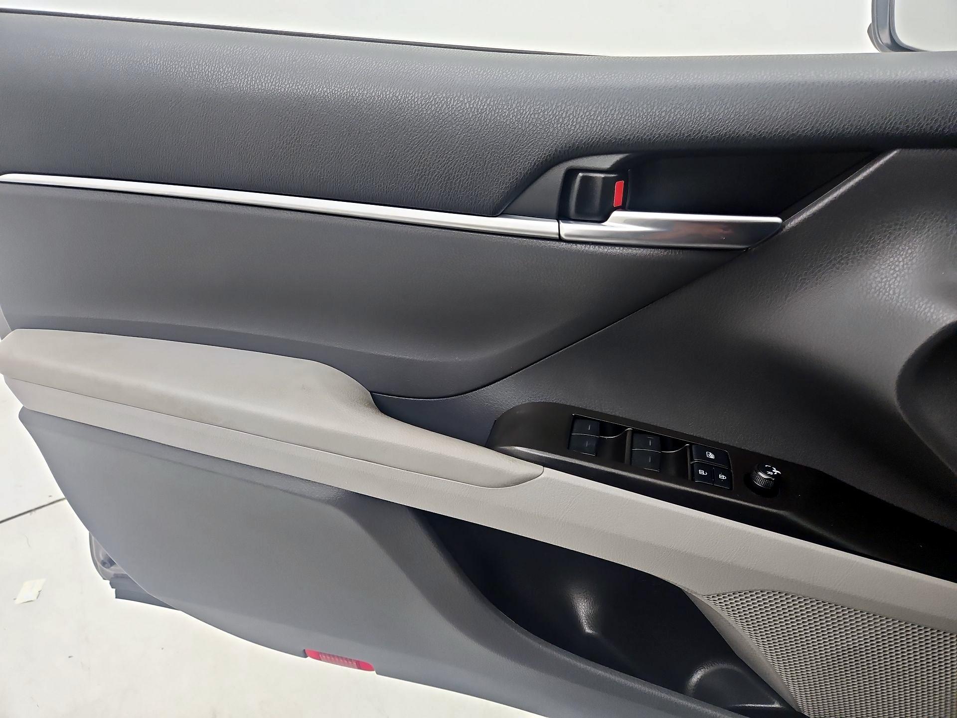 Thumbnail: 2022 Toyota Camry - 12