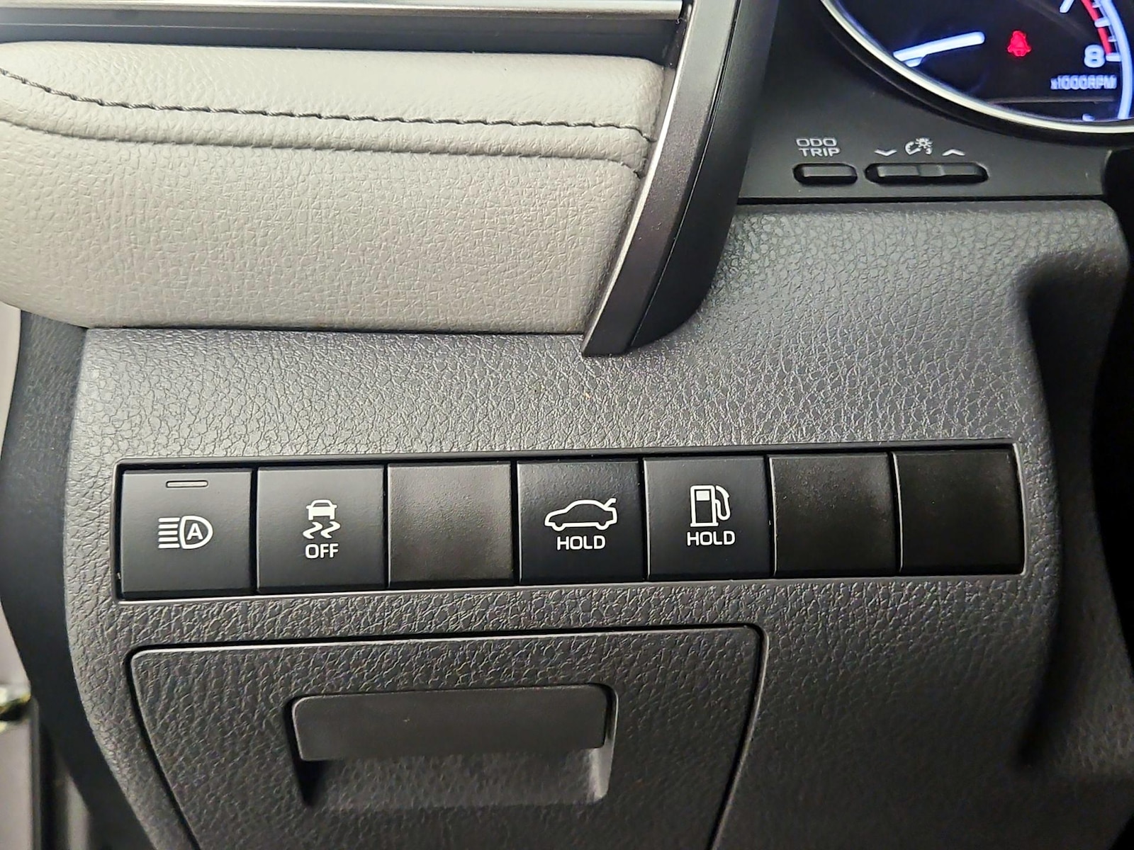 2022 Toyota Camry LE - Photo 14