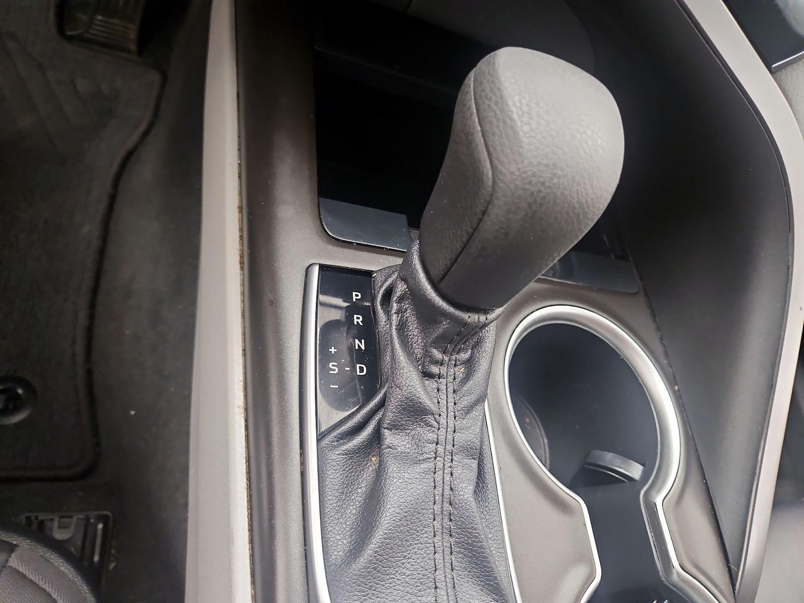 2022 Toyota Camry LE - Photo 18