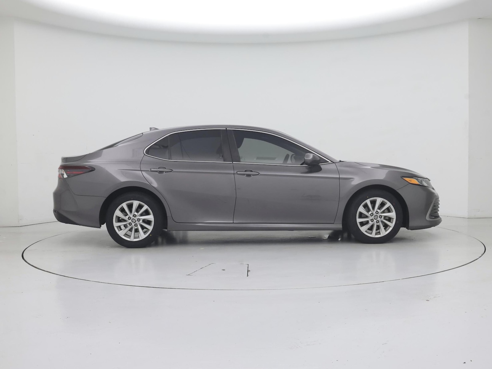 2022 Toyota Camry LE - Photo 8