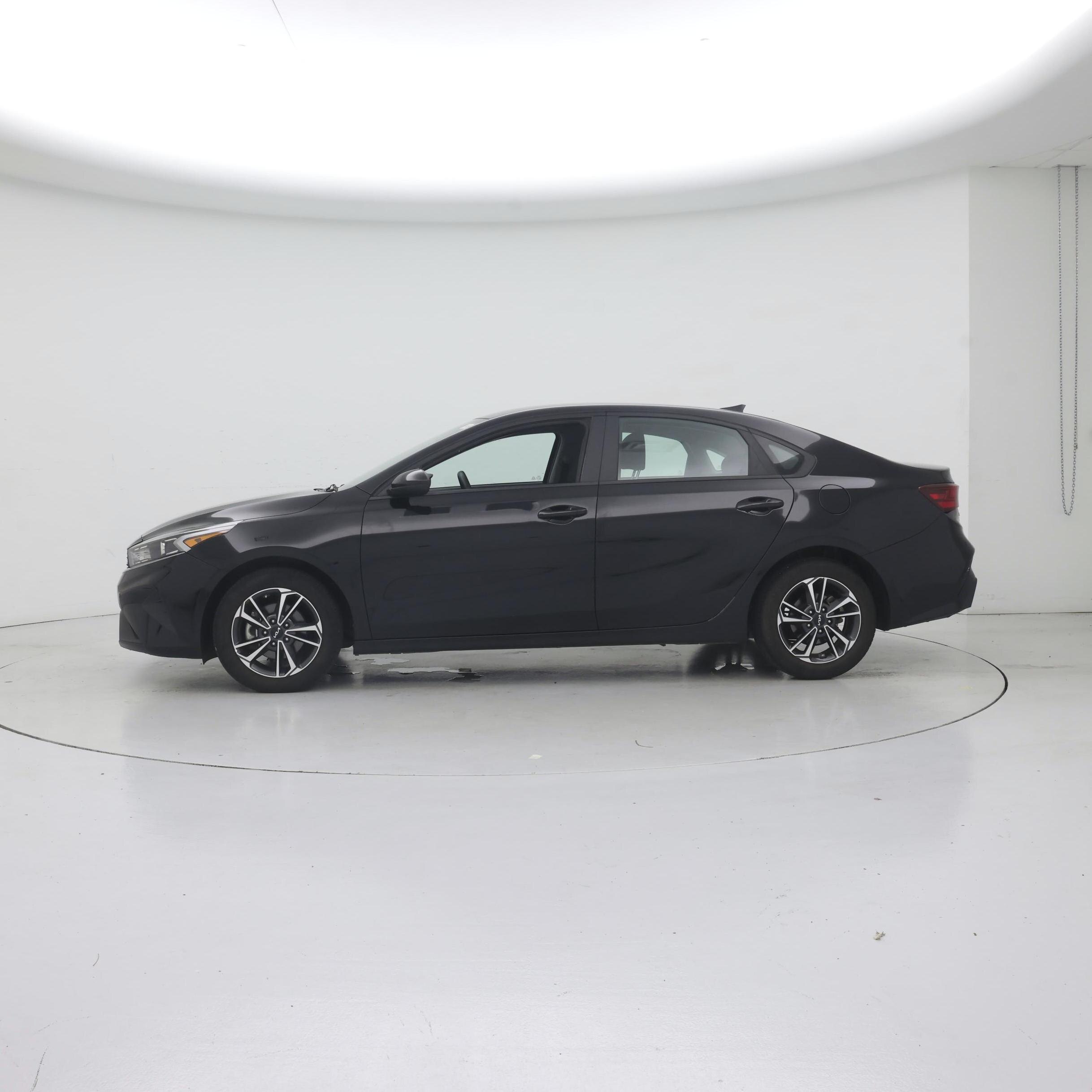 Thumbnail: 2024 Kia Forte - 3