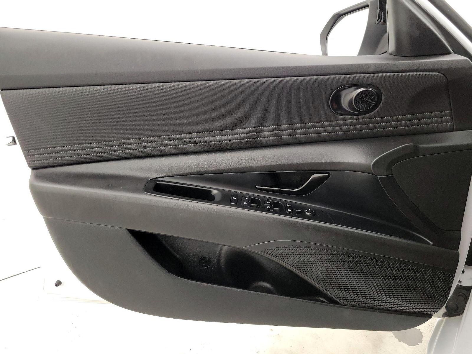 2025 Hyundai Elantra SEL - Photo 13