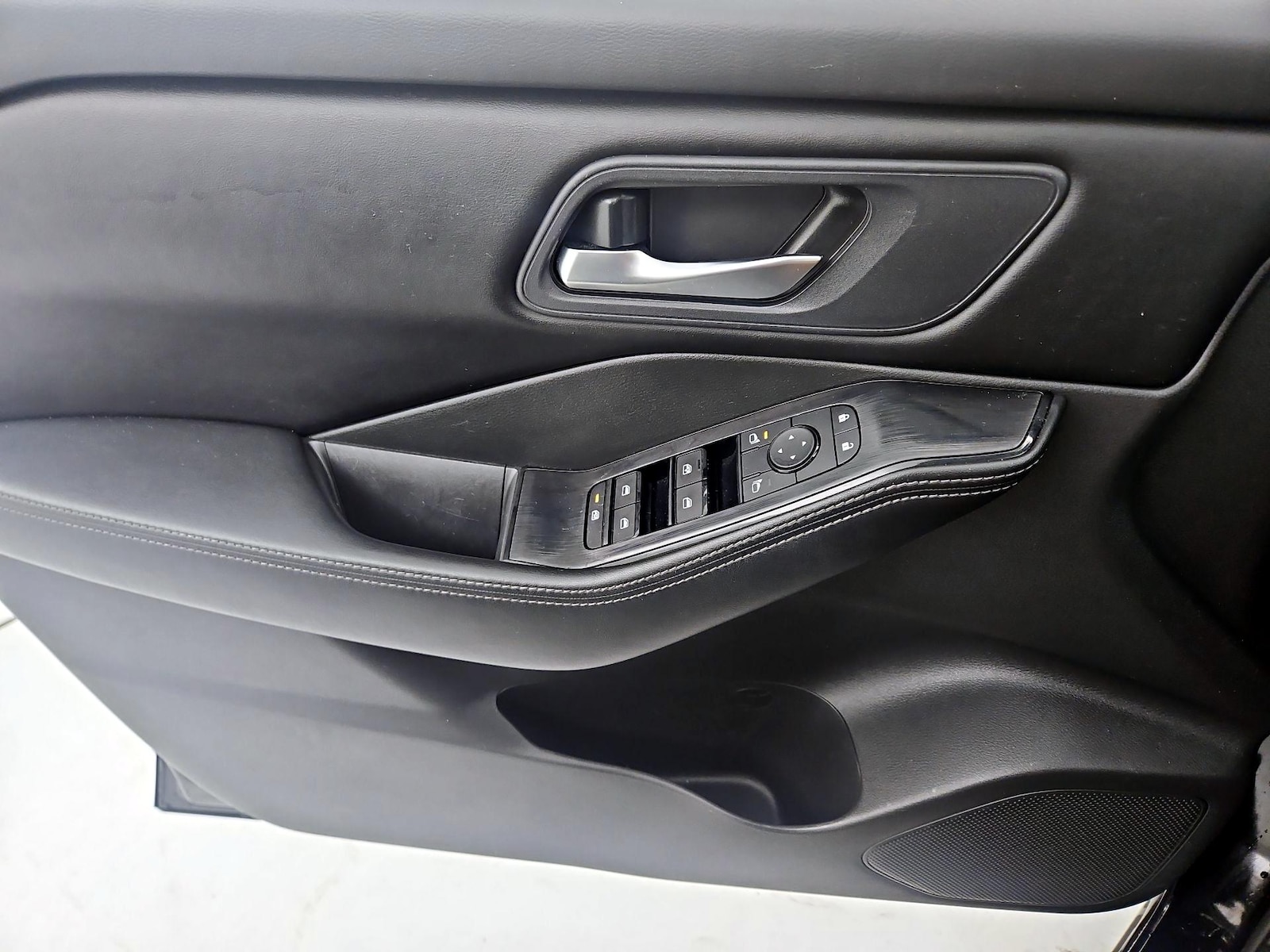 2024 Nissan Rogue SV - Photo 13