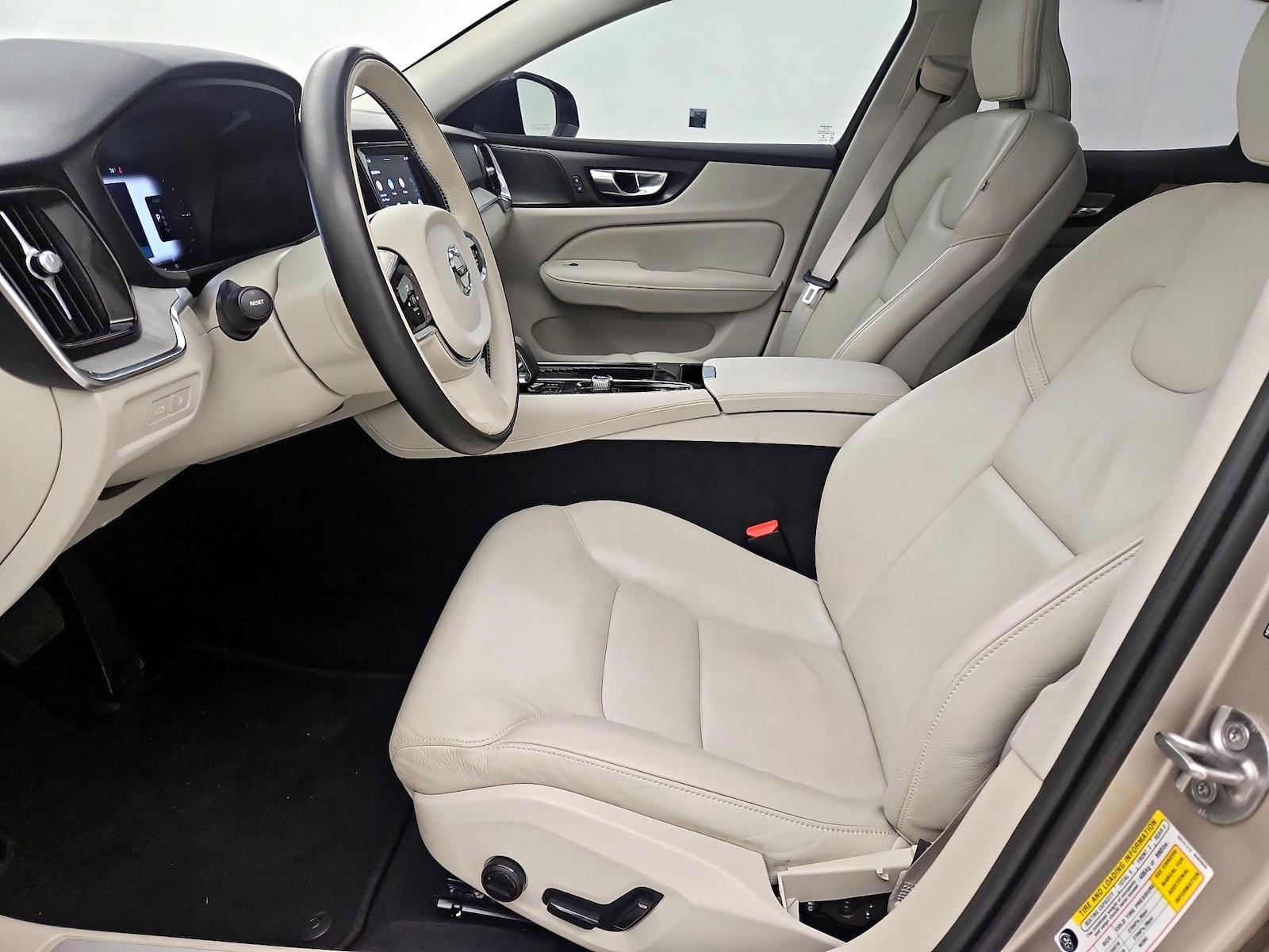 2023 Volvo S60 Plus - Photo 12