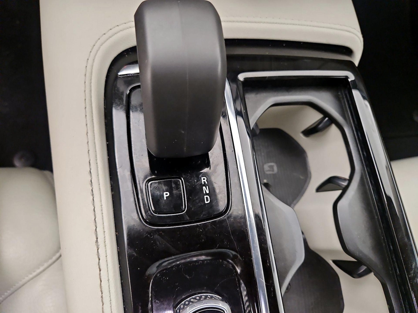 2023 Volvo S60 Plus - Photo 18