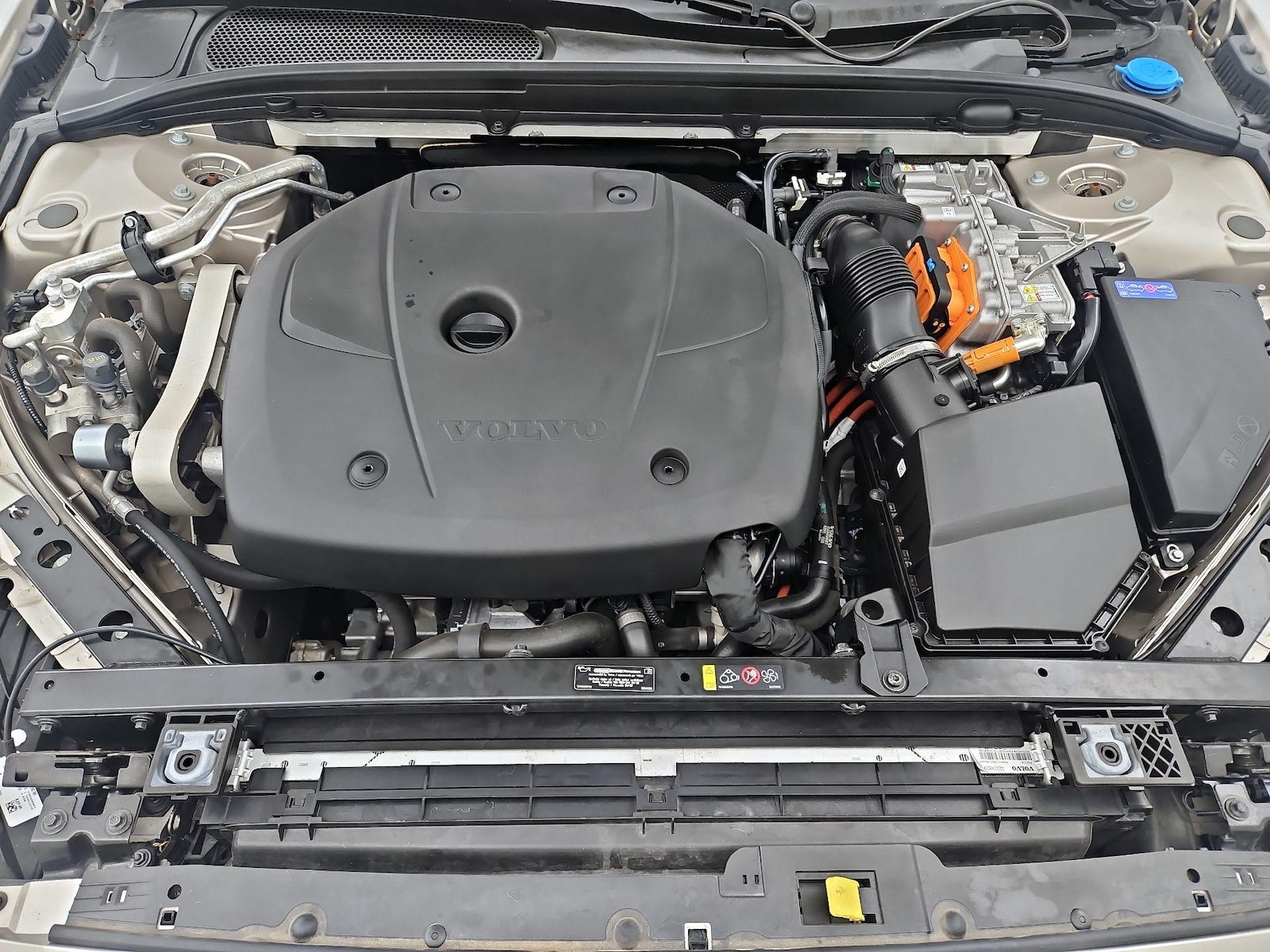 2023 Volvo S60 Plus - Photo 23