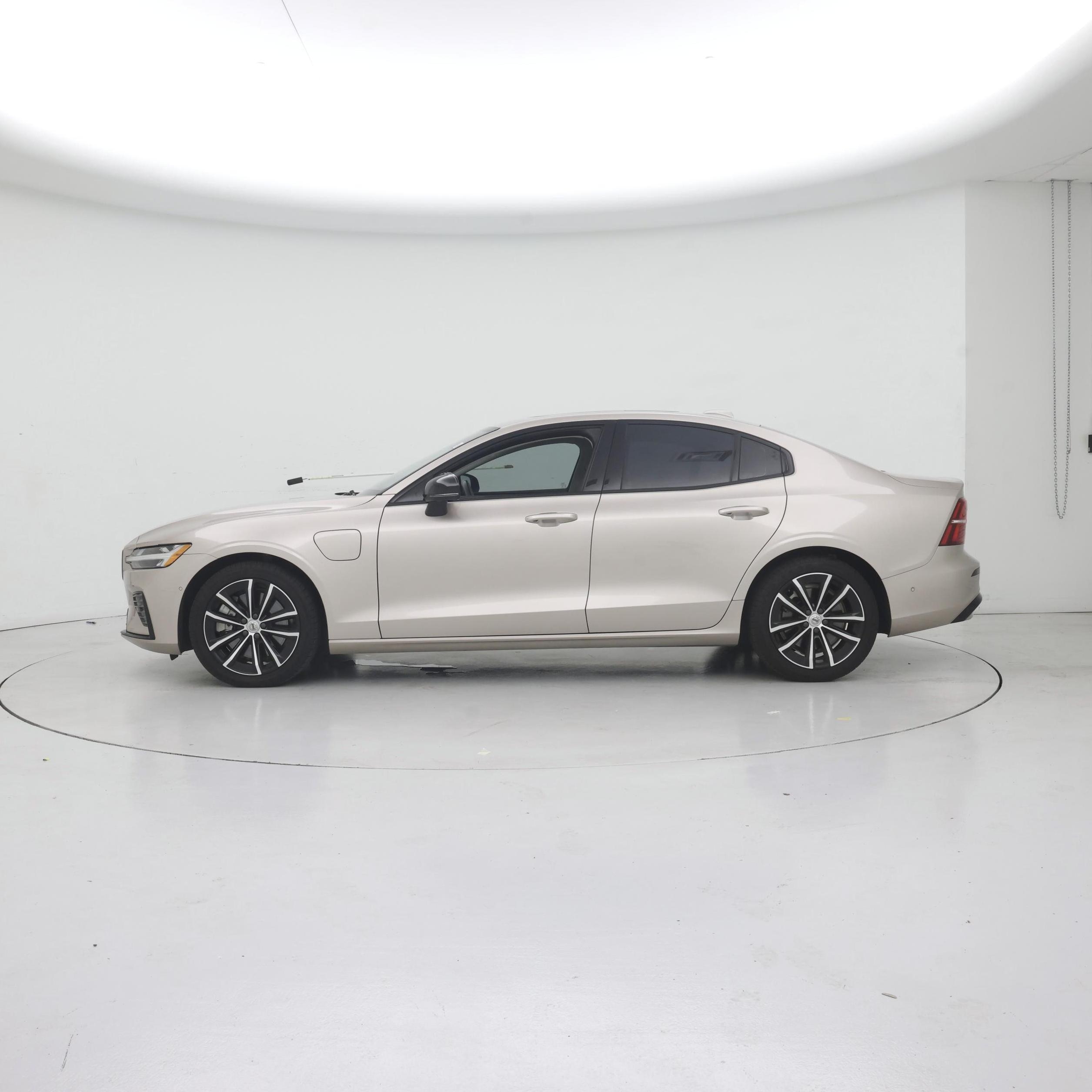 Thumbnail: 2023 Volvo S60 - 3