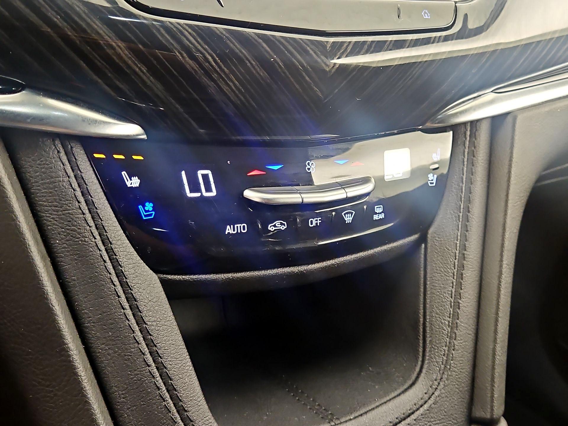 Thumbnail: 2025 Cadillac XT6 - 17